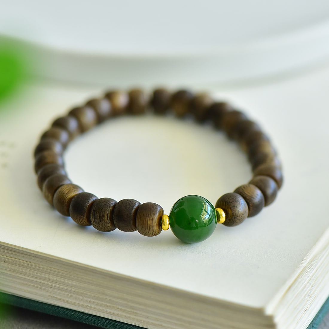 An Exquisite Jasper Eaglewood Bracelets: An Exquisite Jasper Eaglewood Bracelets,Size:12mm 碧玉沉香木手串