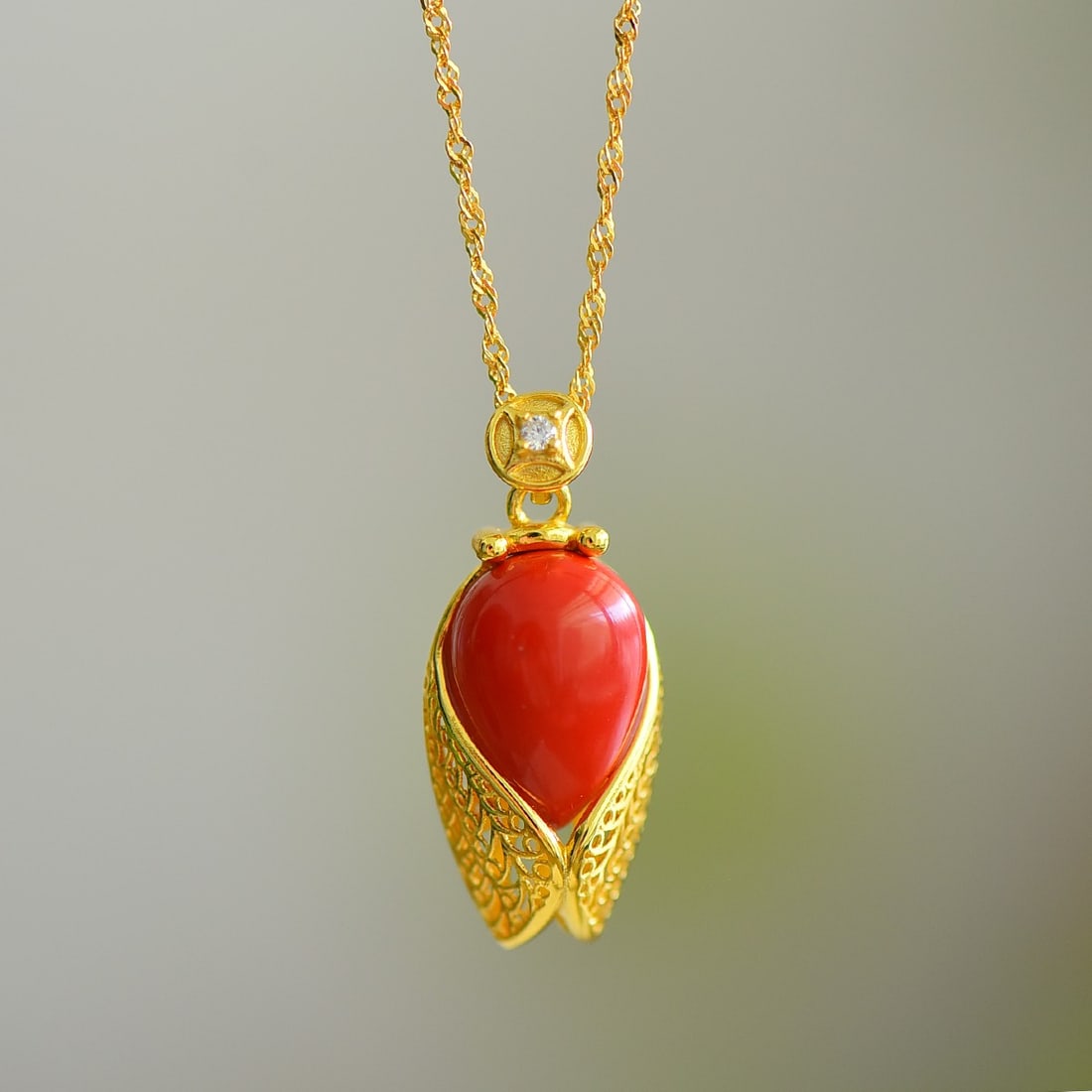 An Exquisite Sterling Silver-Gold Plated Inlaid Cinnabar Pendant: An Exquisite Sterling Silver-Gold Plated Inlaid Cinnabar Pendant,Size:10mmx14mm 寓意:一鸣惊人,腰缠万贯 