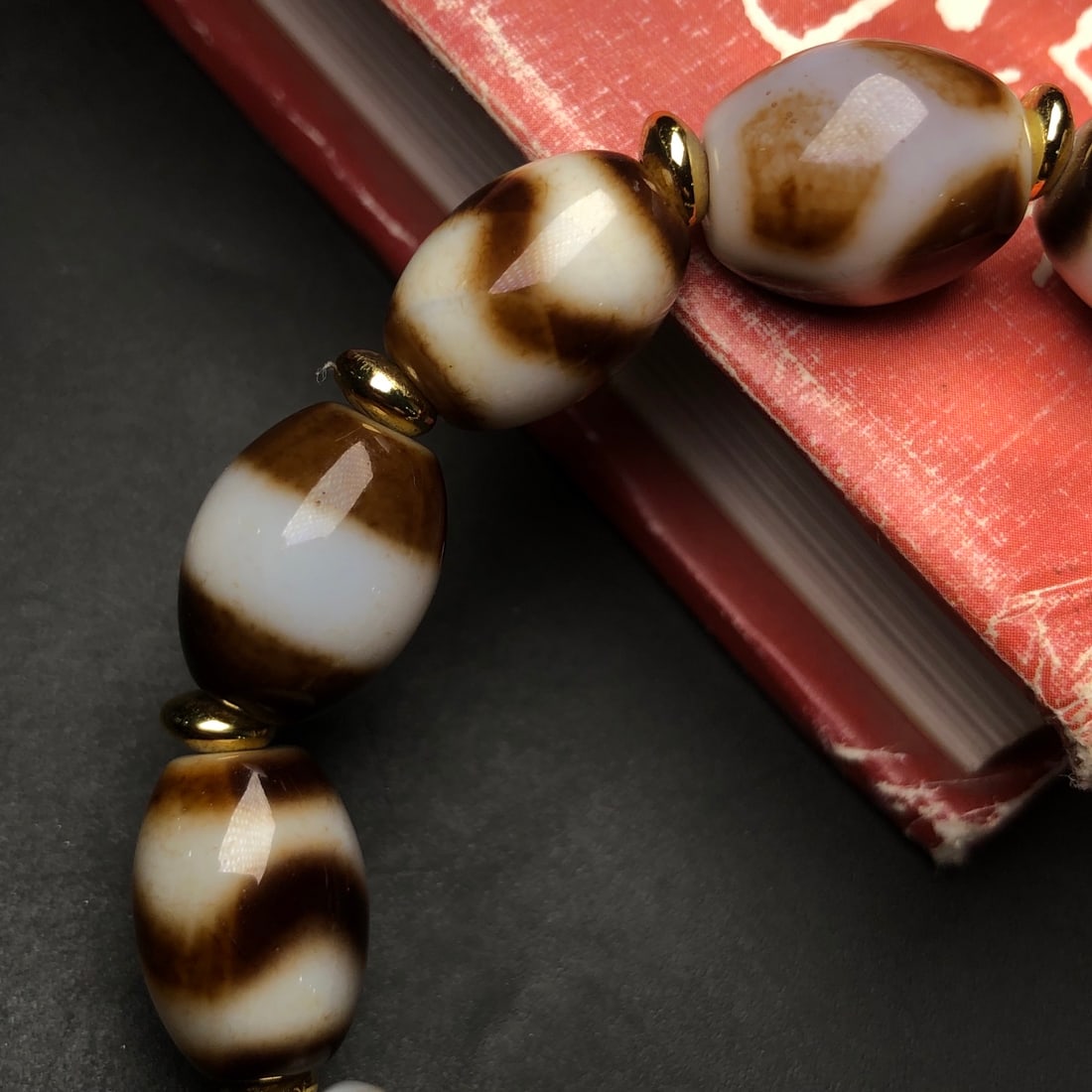 An Exquisite Dzi Bead Bracelets - 7