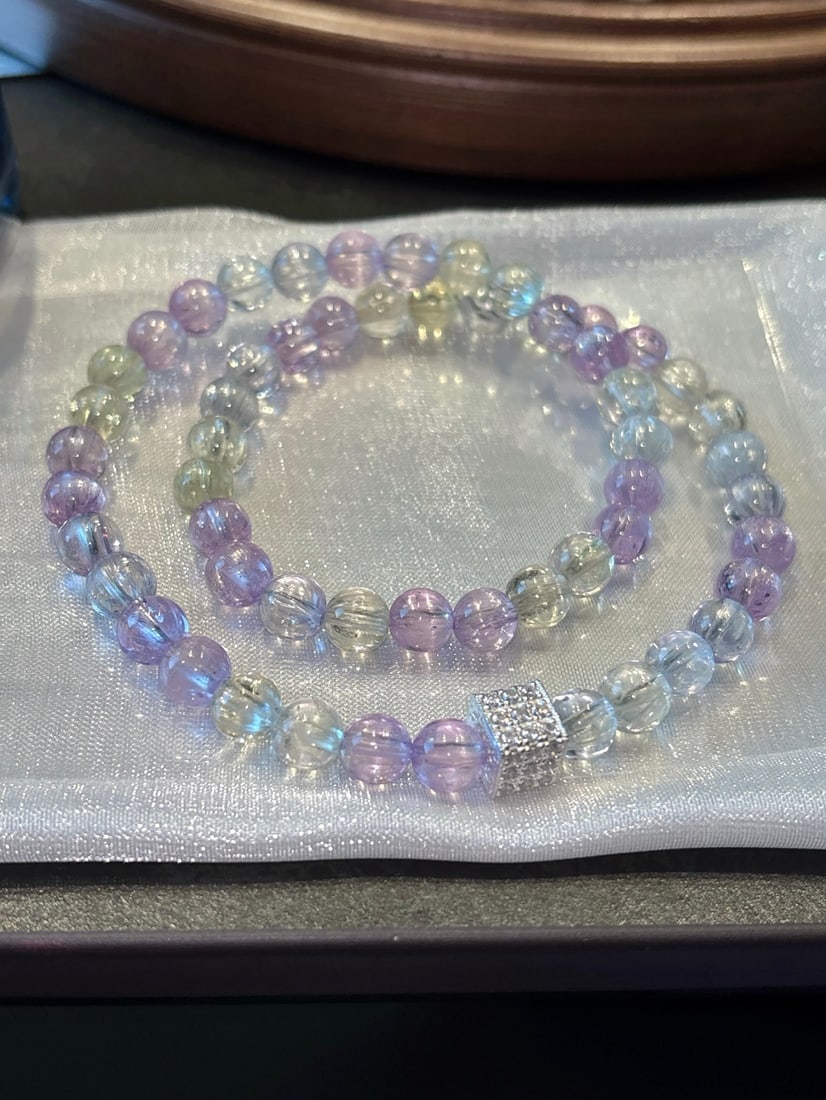 An Exquisite Crystal Bracelets - 2
