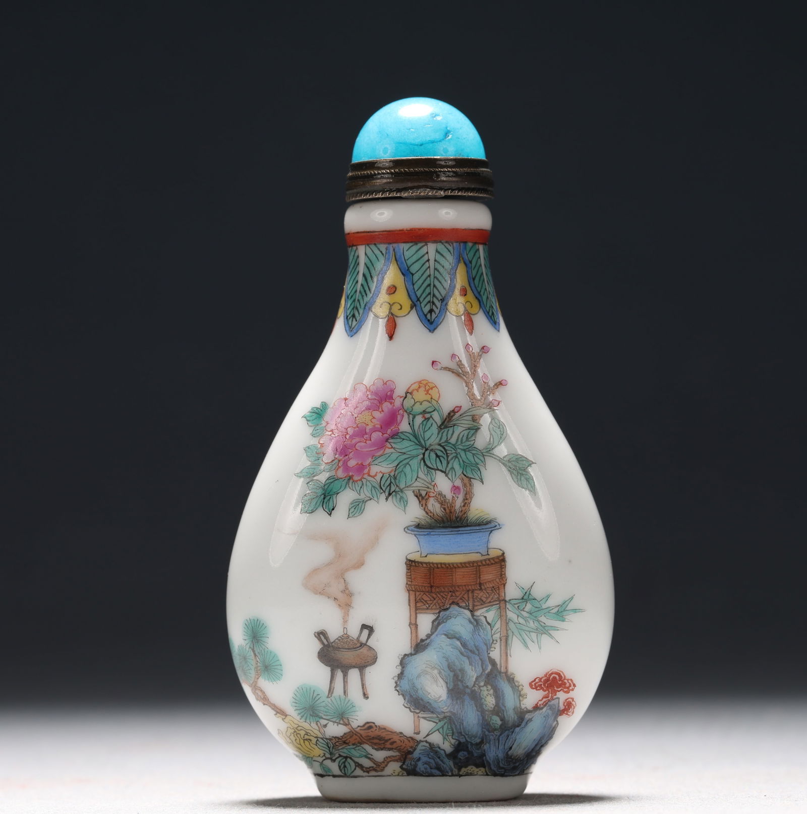 A Fine Enamel Flower Pattern Porcelain Snuff Bottle: A Fine Enamel Flower Pattern Porcelain Snuff Bottle, Qing Dynasty, China, Qianlong Mark, Size:1.8inx0.8inx3.1in 瓷胎画珐琅彩花卉纹鼻烟
