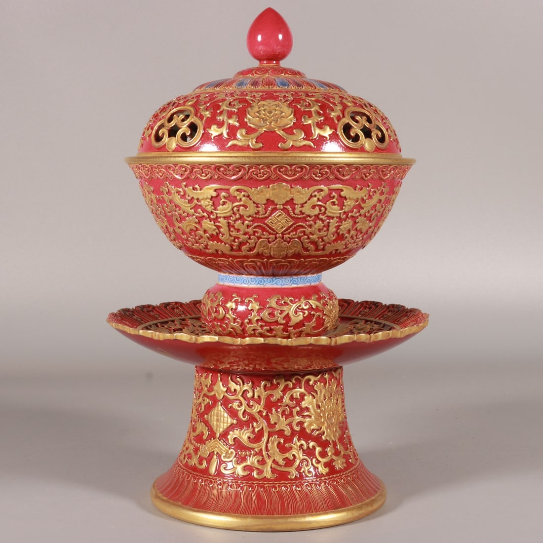An Exquisite Famille-Rose Ruby Red-Ground Painted Gold Bowl with Cover,With Base (1 of 8)