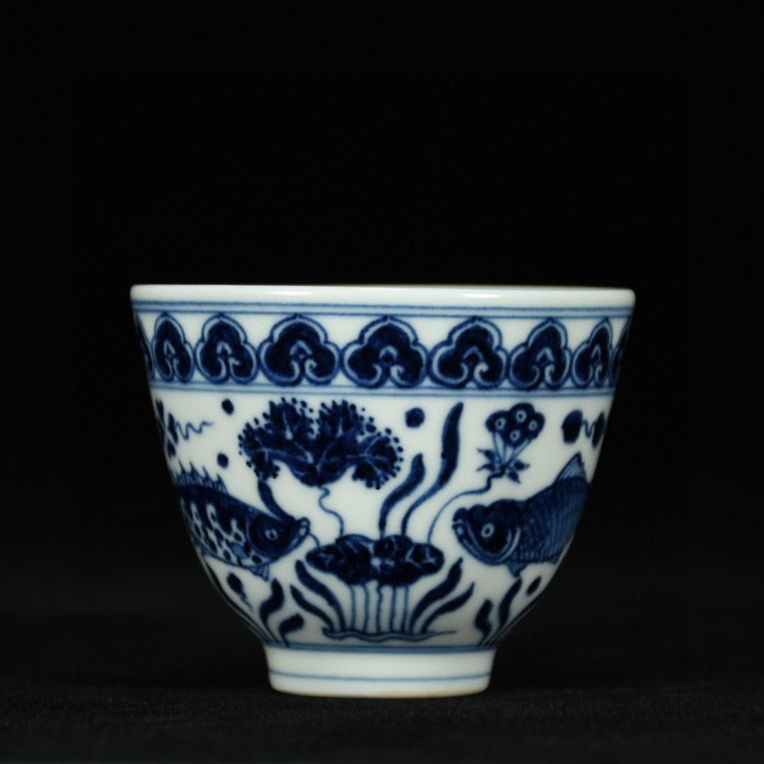 An Exquisite Blue and White Hornwort Pattern Cup (1 of 9)