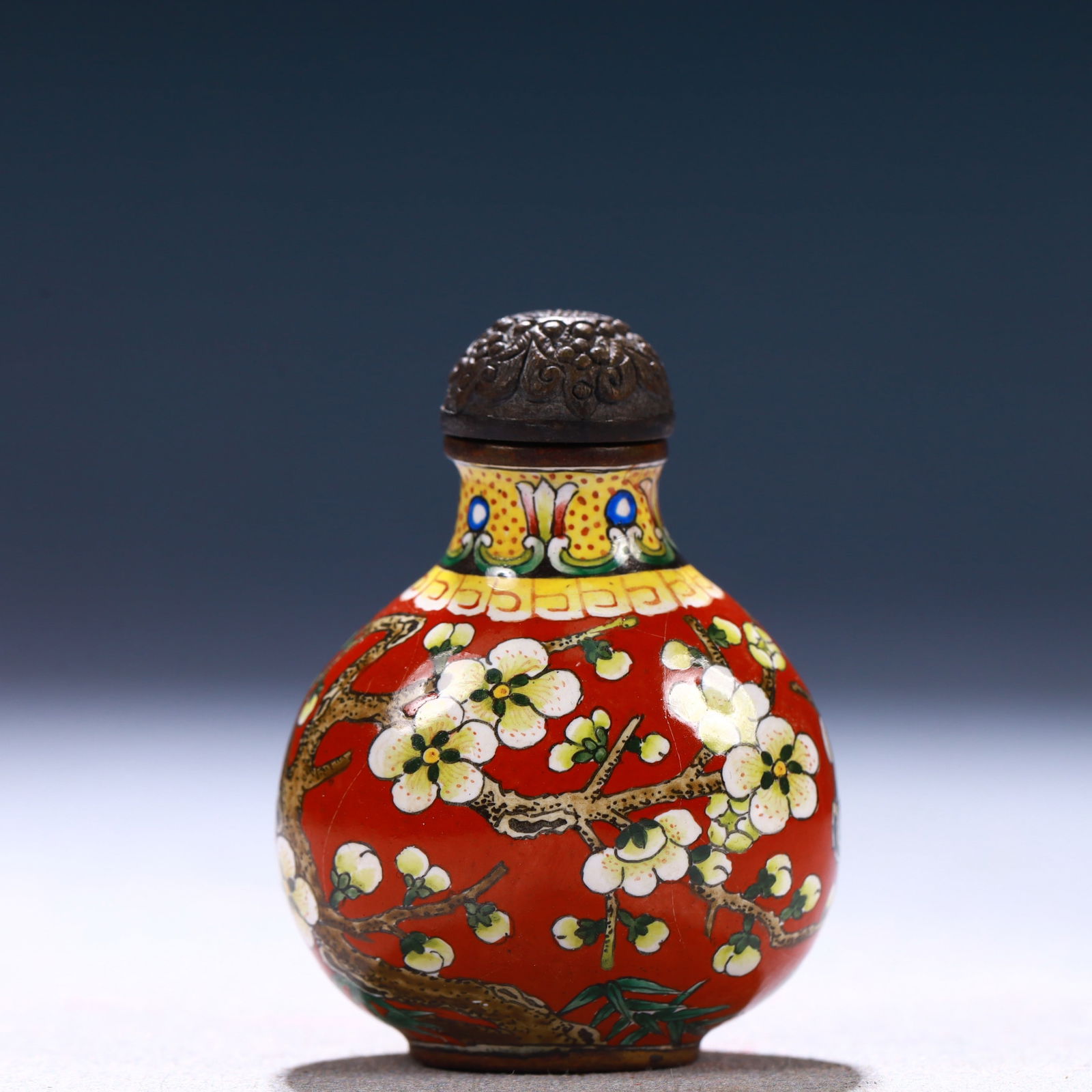 An Exquisite Painted Enamel Plum Blossom Pattern Snuff Bottle: An Exquisite Painted Enamel Plum Blossom Pattern Snuff Bottle,Qing Dynasty, China,Qianlong Four-character Mark,Size:1.2inx0.8inx2in,Weight:40g 