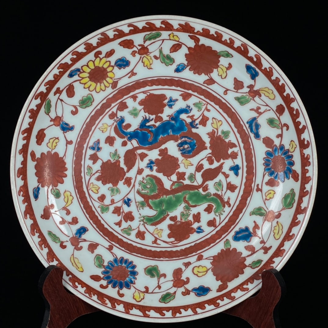 An Exquisite Red Green Color Lotus and Lion Pattern Plate: An Exquisite Red Green Color Lotus and Lion Pattern Plate,Ming Dynasty, China,Jiajing Six-character Mark,Size:1.6inx9.8in 