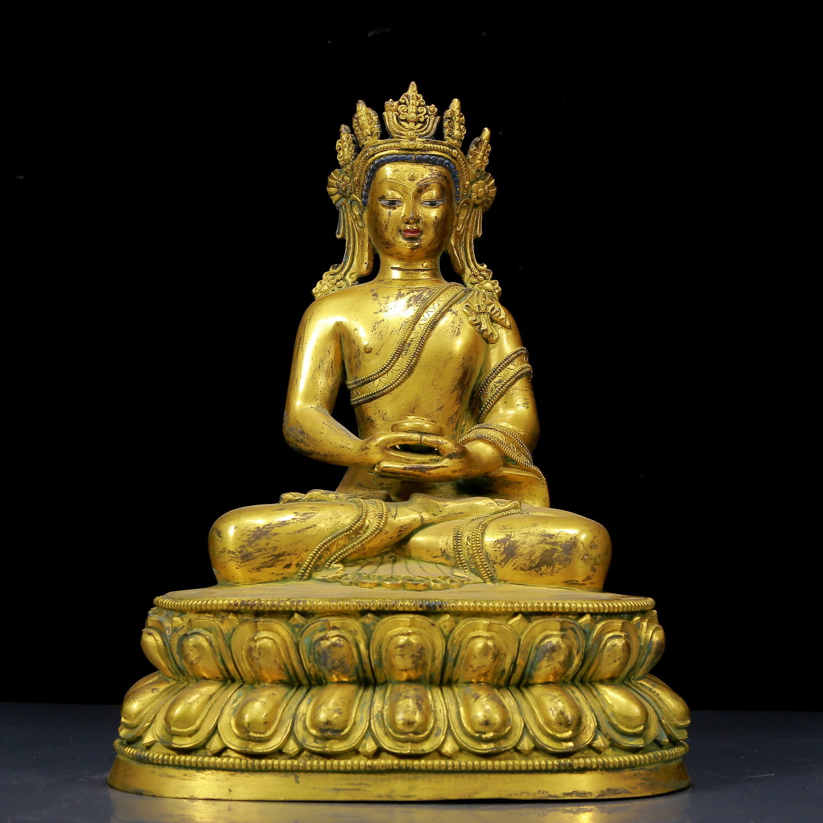 A Solemn Gilt Bronze Statue of Sakyamuni: A Solemn Gilt Bronze Statue of Sakyamuni,Ming Dynasty, China,Size:9.1inx6.3inx12.6in,Weight:6125g 铜鎏金释迦摩尼像，明代