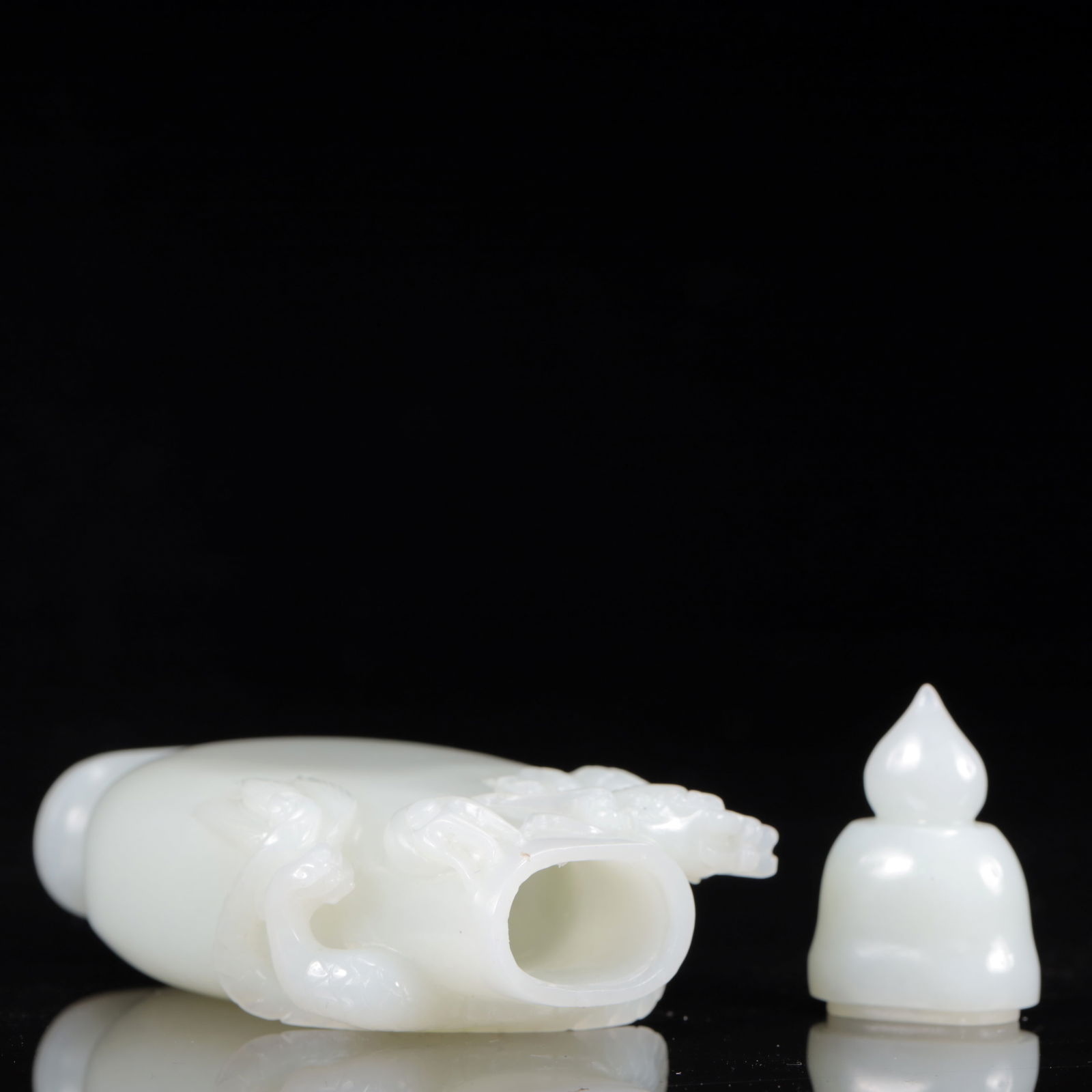 An Exquisite White Jade Dragon Pattern Bottle - 10