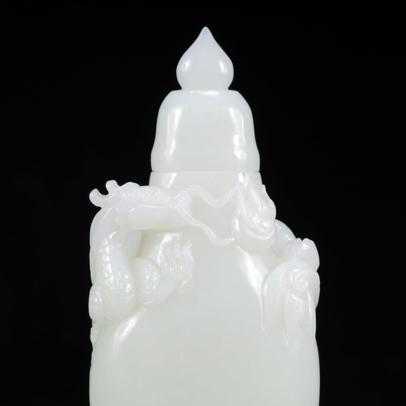 An Exquisite White Jade Dragon Pattern Bottle - 2