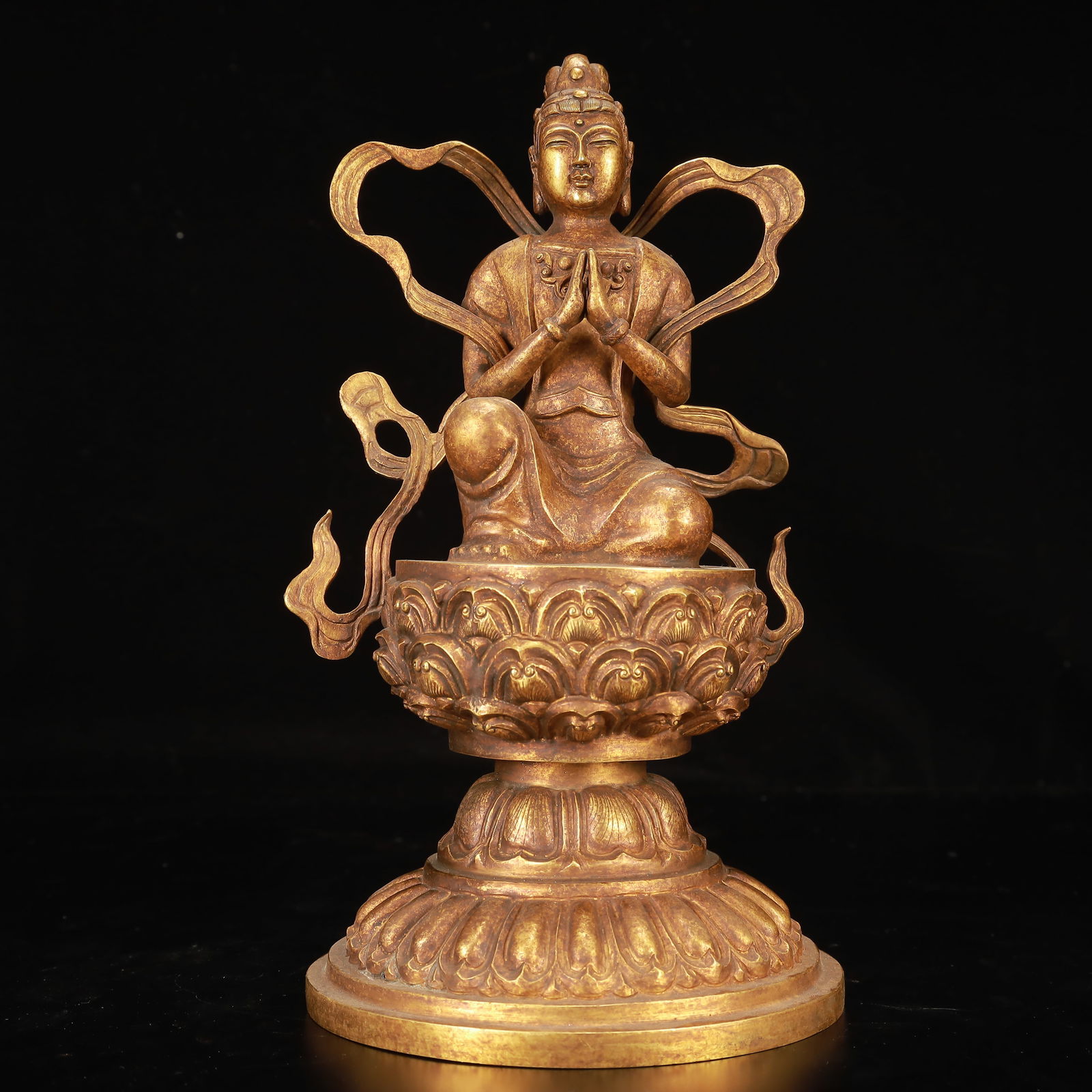 An Exquisite Gilt Bronze Buddha Statue: An Exquisite Gilt Bronze Buddha Statue,Qing Dynasty, China,Size:5.5inx5.5inx9.8in,Weight:1350g 铜鎏金佛像,中国清代
