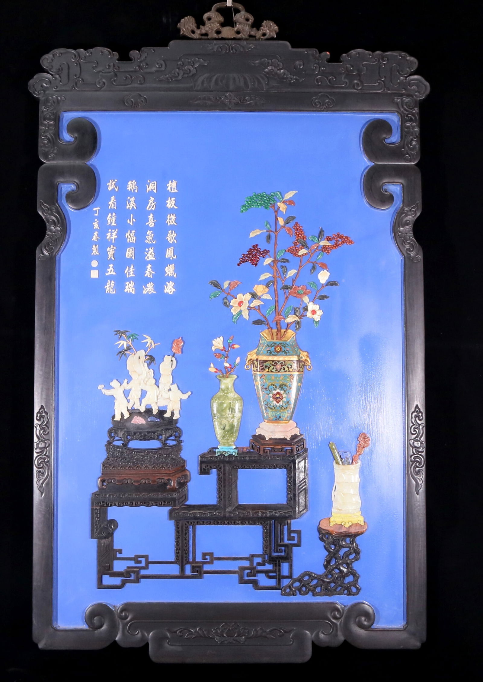 An exquisite zitanwood lacquered and gem-inlaid treasure map hanging screen: An exquisite lacquered zitanwood hanging screen inlaid with gems and treasures, with a Qianlong four-character inscription, and an imperial poem inscribed by Qianlong, Qing Dynasty, China. This