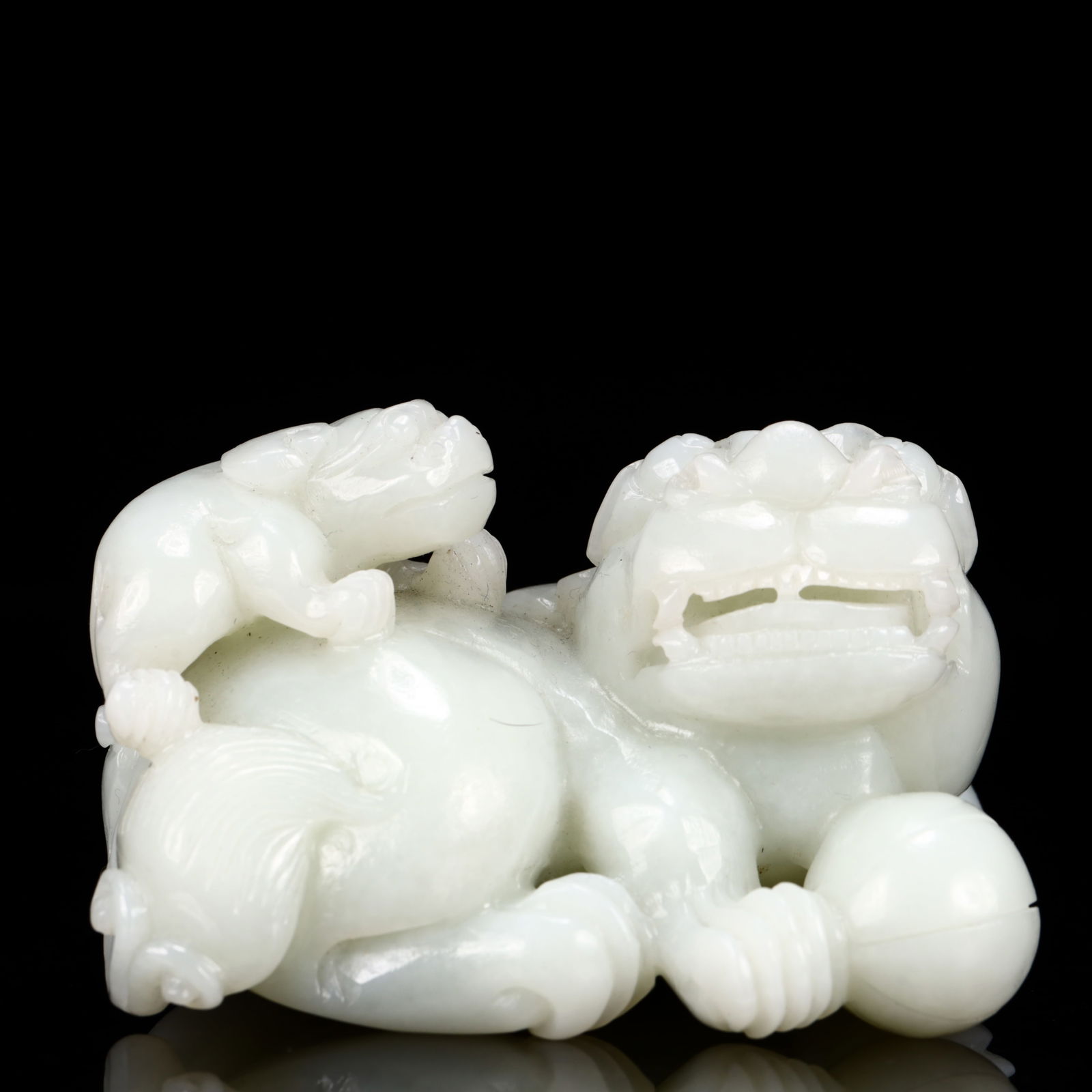 An Exquisite White Jade Auspicious Beast Ornament: An Exquisite White Jade Auspicious Beast Ornament,Qing Dynasty, China,Size:3.5inx3.1inx2in,Weight:481g 白玉瑞兽摆件,中国清代