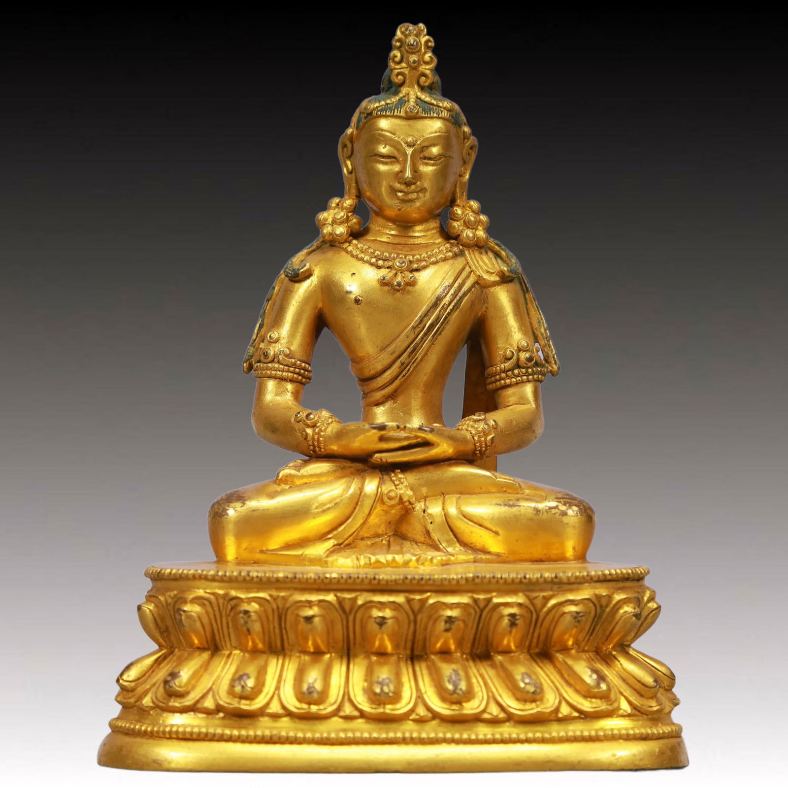 A Solemn Gilt Bronze Statue of Avalokitesvara: A Solemn Gilt Bronze Statue of Avalokitesvara,Qing Dynasty, China,Size:4.1inx2.8inx5.5in,Weight:950g 铜鎏金观音像,中国清代