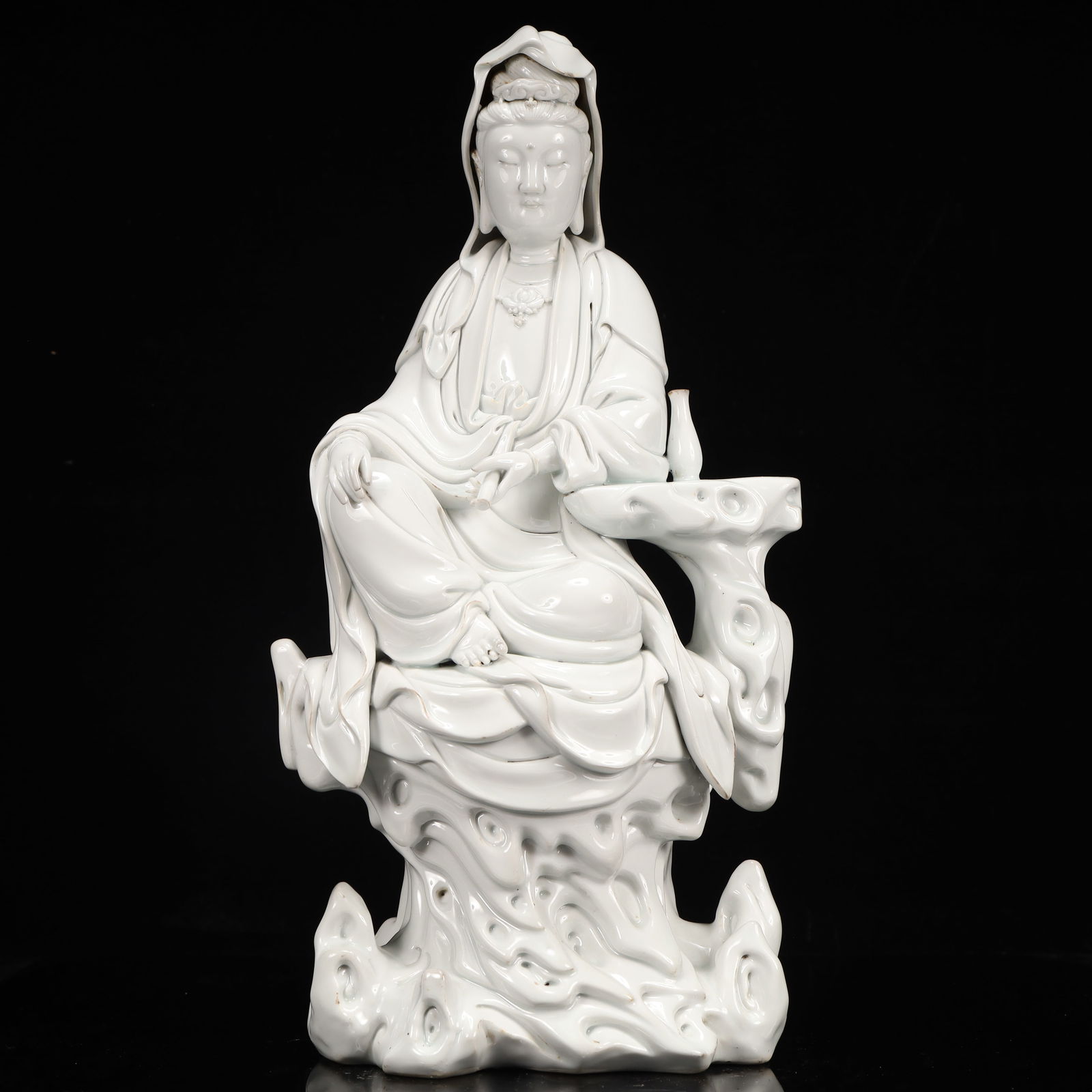 An Exquisite Blance-De-Chine Statue of Avalokitesvara (1 of 11)