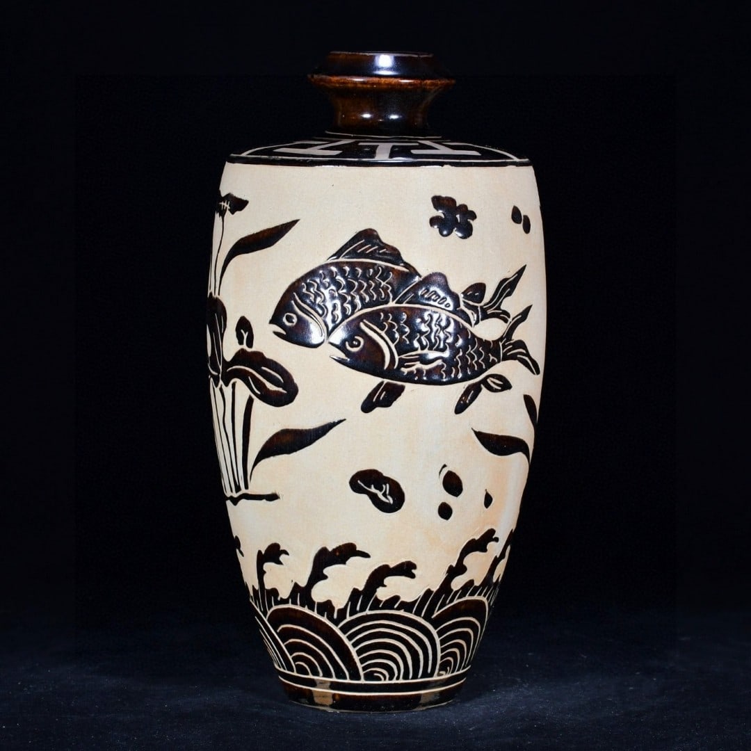 An Exquisite Cizhou yao Hornwort Pattern Vase: An Exquisite Cizhou yao Hornwort Pattern Vase,Song Dynasty, China,Size:11inx6.7in 磁州窑鱼藻纹瓶,中国宋代