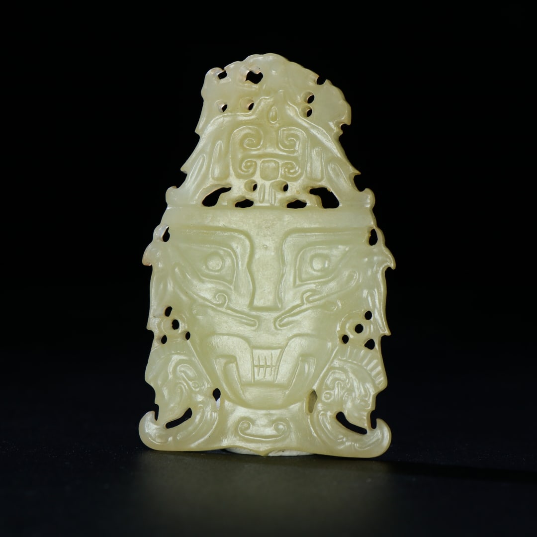 An Exquisite White Jade Human-face Pattern Pendant: An Exquisite White Jade Human-face Pattern Pendant，Qing Dynasty, China，Size：2.4inx1.5inx0.3in，Weight：27g 