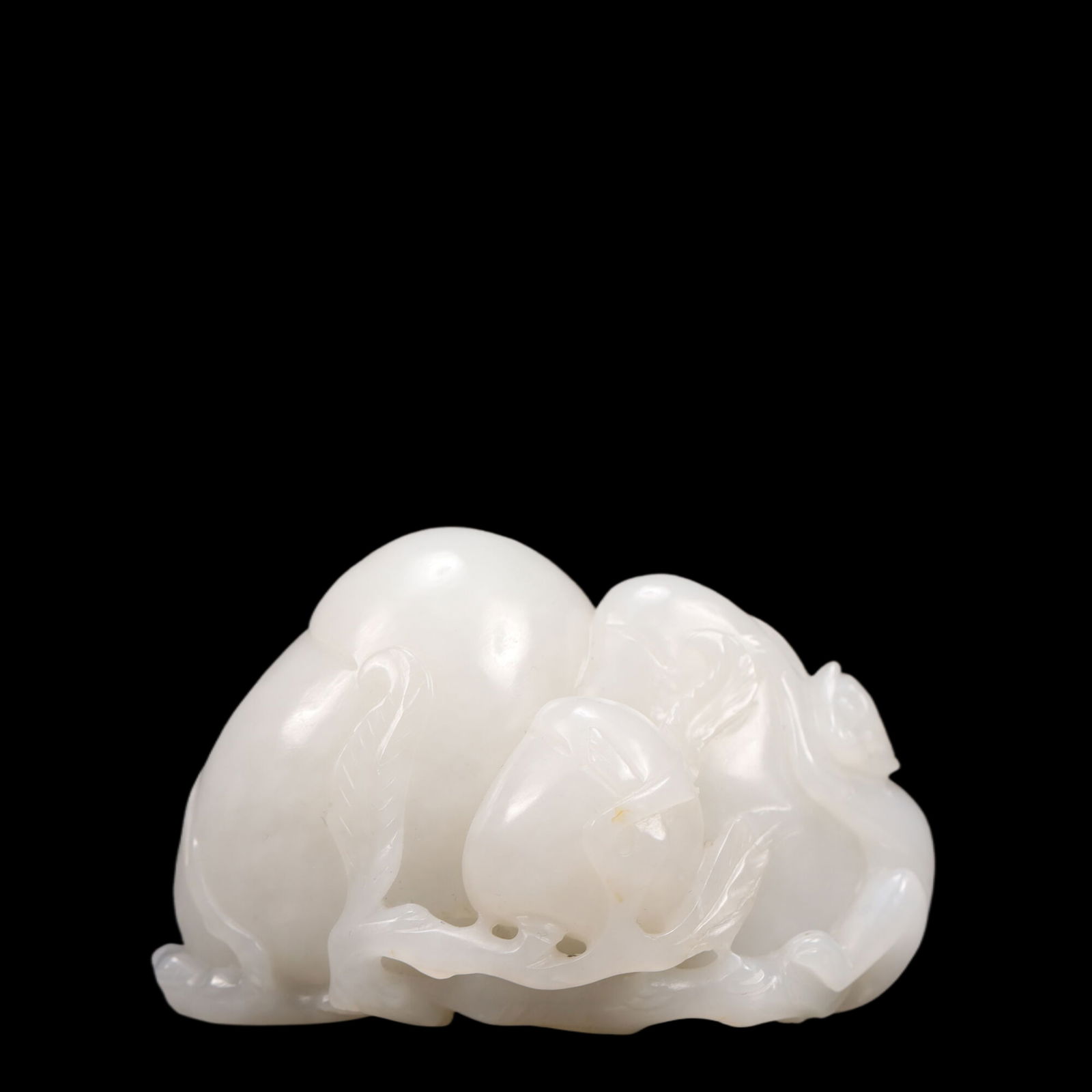 An Exquisite White Jade Monkey Pattern Peach Ornament: An Exquisite White Jade Monkey Pattern Peach Ornament, Qing Dynasty, China, Size:3.1inx1.8inx2in, Weight:237g 