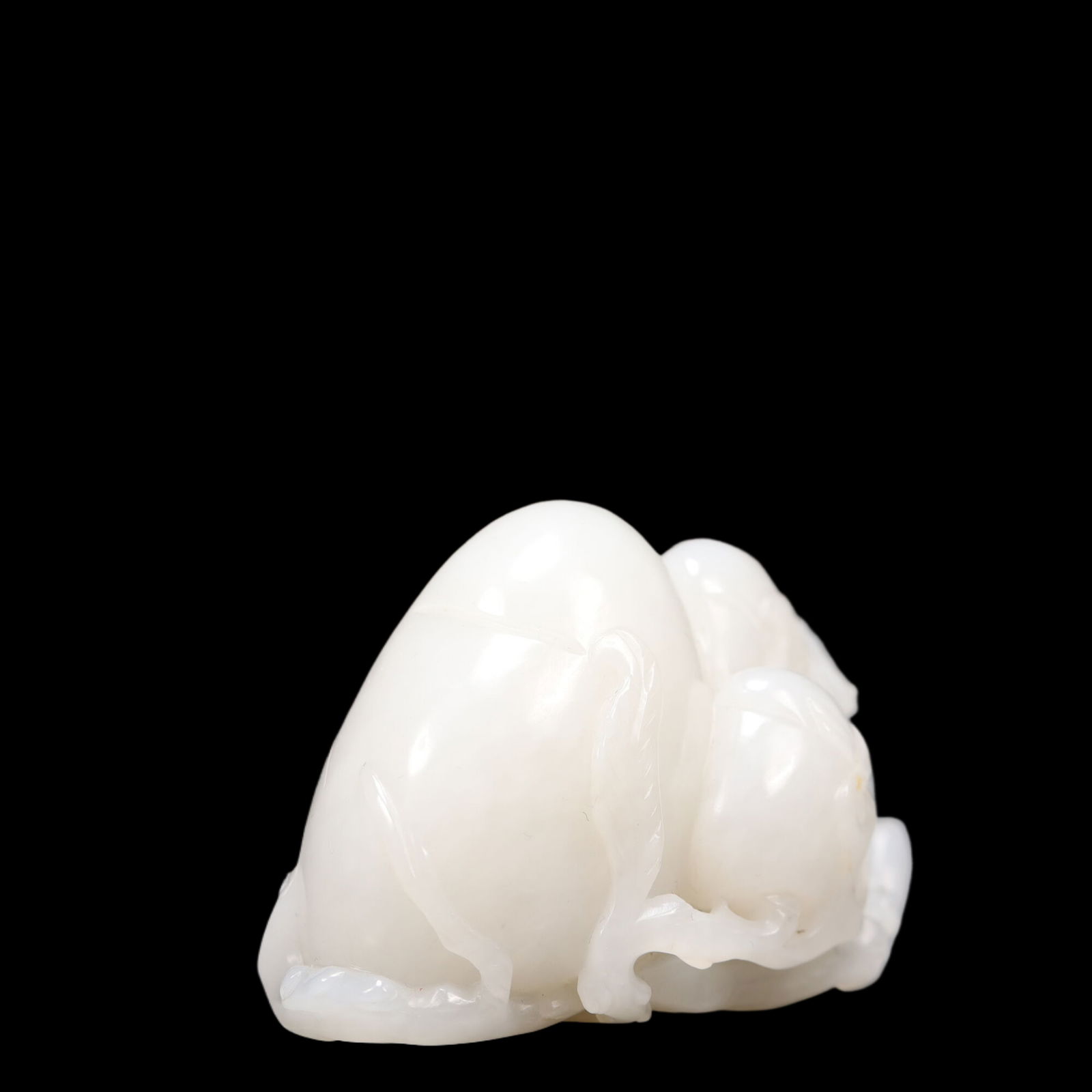 An Exquisite White Jade Monkey Pattern Peach Ornament - 2