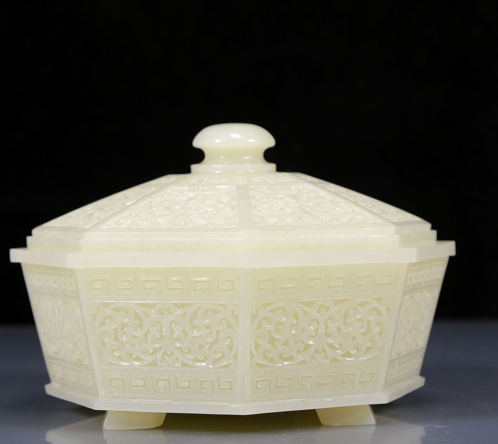 An Exquisite White Jade Flower Pattern Box with Base - 2