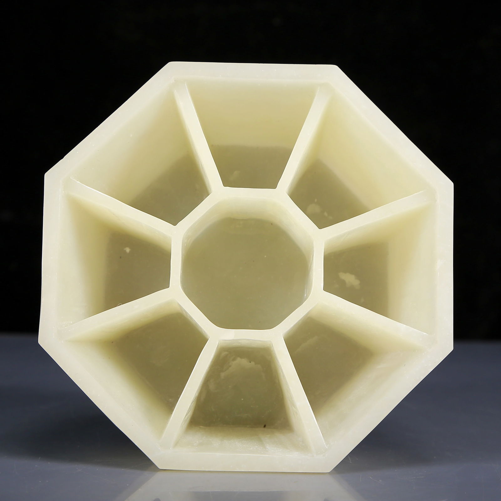 An Exquisite White Jade Flower Pattern Box with Base - 7