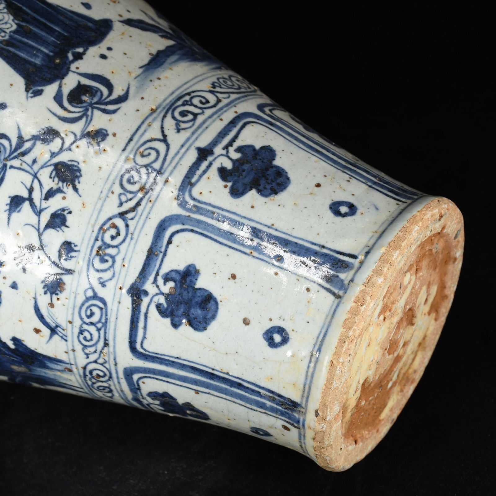 A Huge Blue and White Figure Pattern Vase - 8
