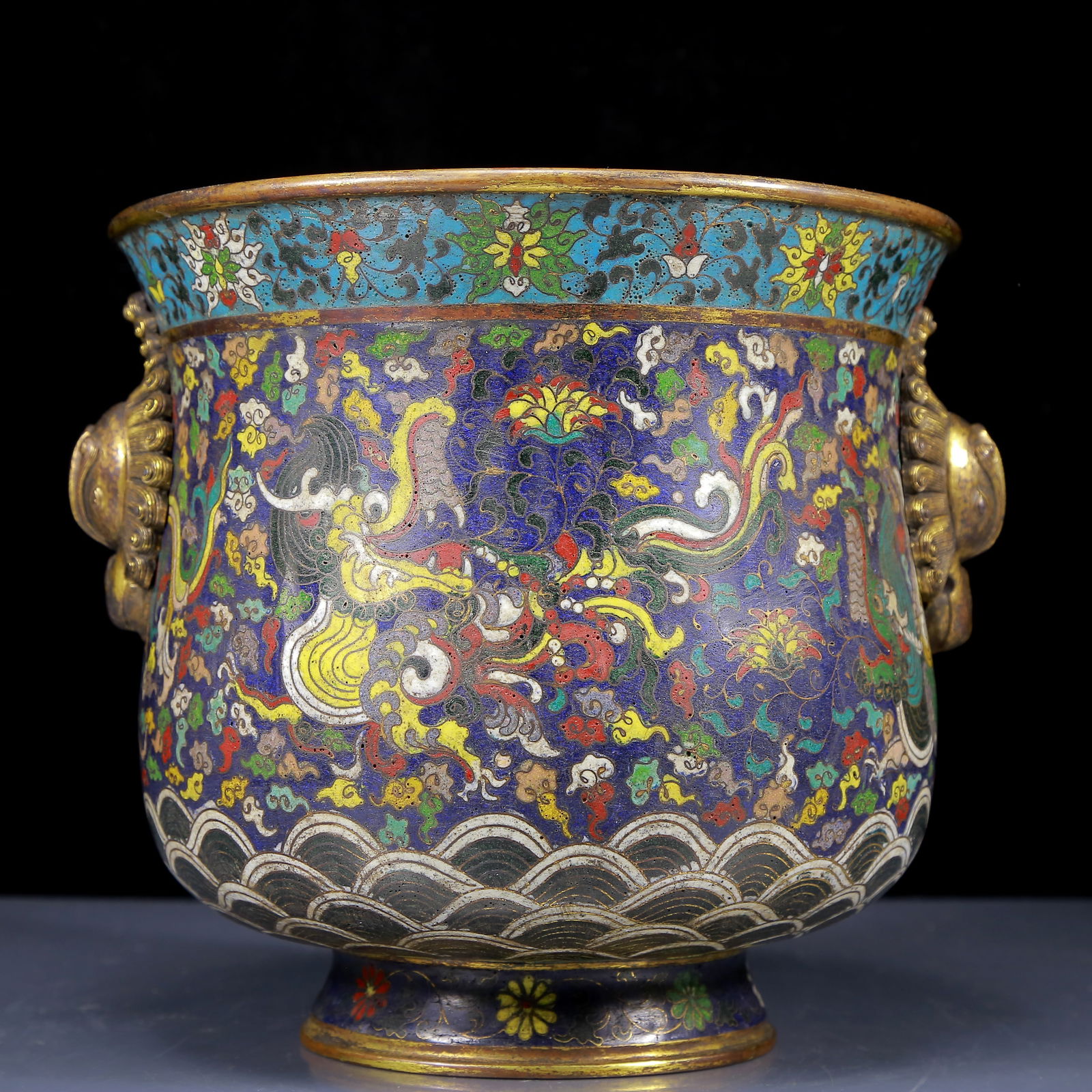 An Exquisite Cloisonne Dragon Pattern Double-Ears Censer (1 of 8)