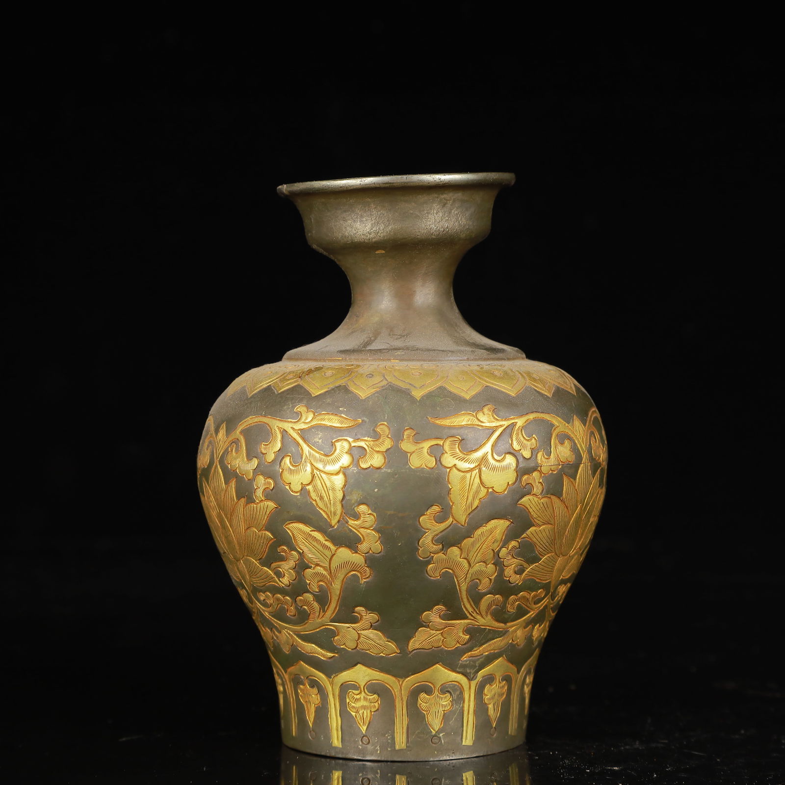 An Exquisite Gilt Silver Lotus Pattern Vase - 2