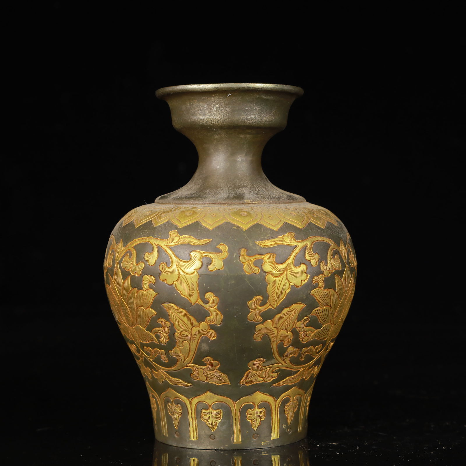 An Exquisite Gilt Silver Lotus Pattern Vase - 4