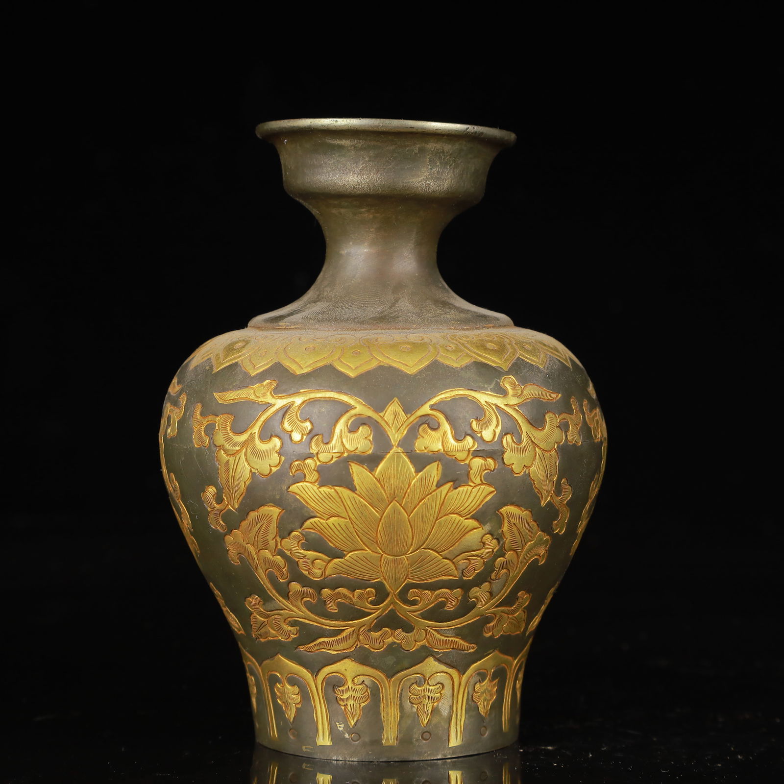 An Exquisite Gilt Silver Lotus Pattern Vase - 5