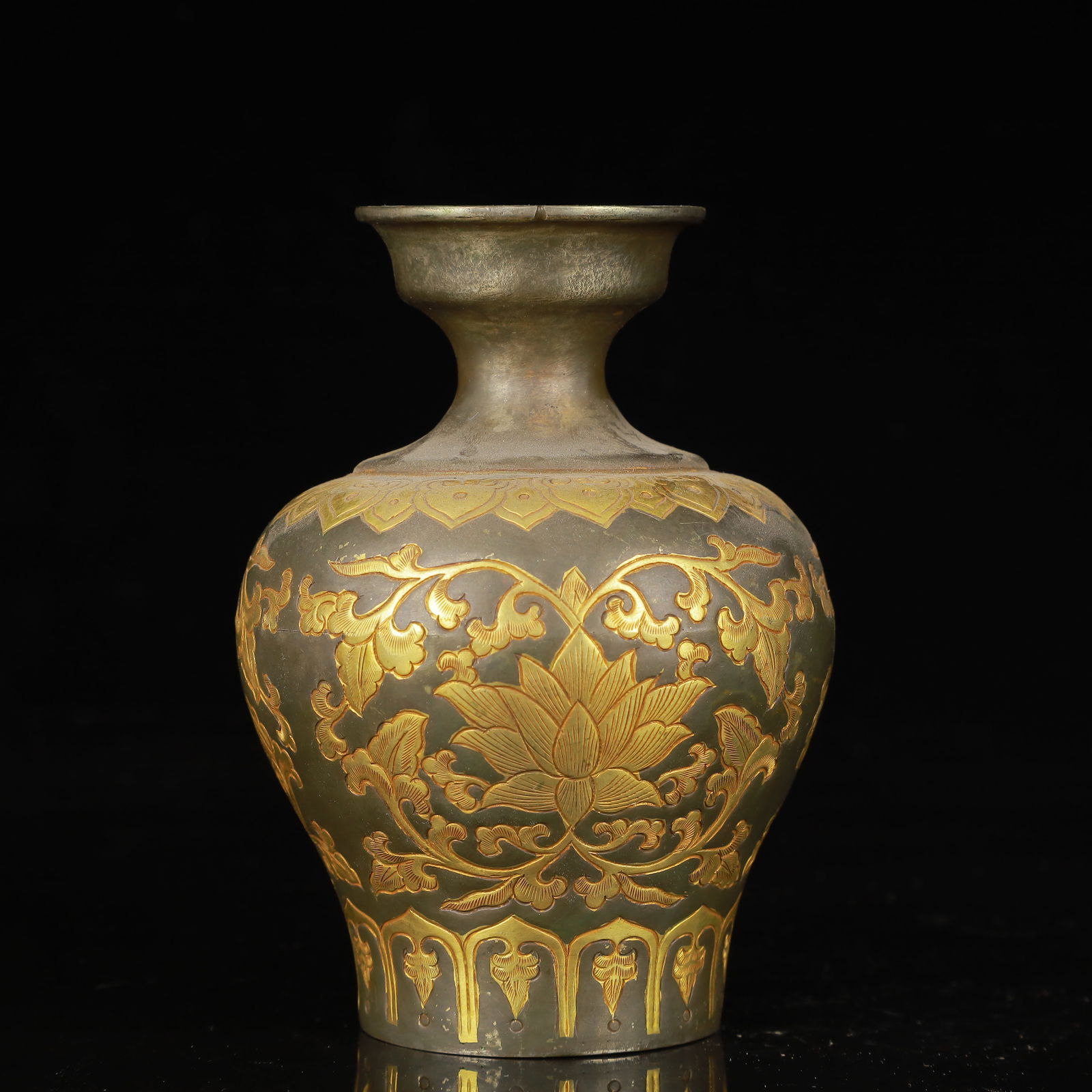 An Exquisite Gilt Silver Lotus Pattern Vase - 6