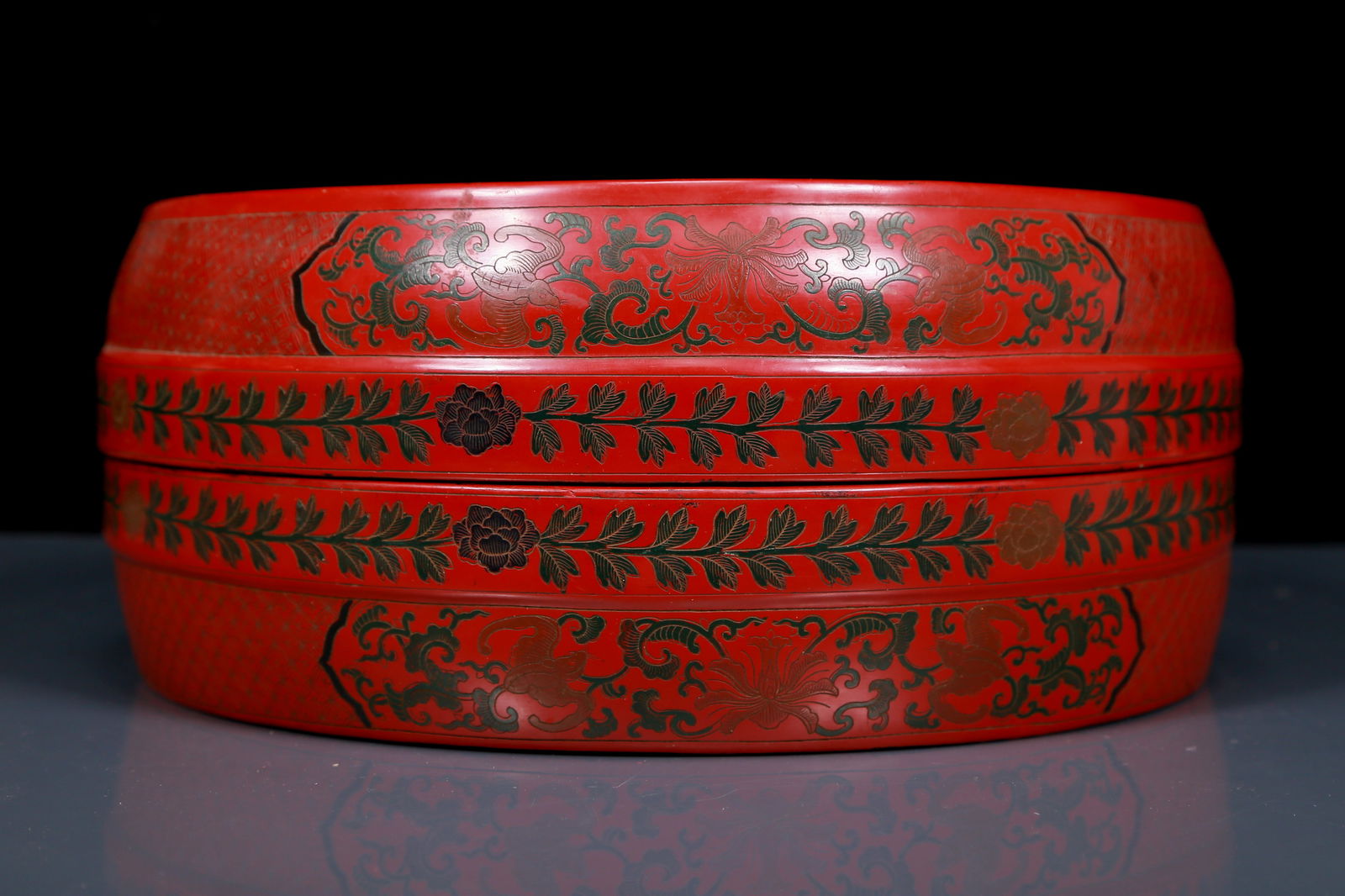 A Rare Carved Red Lacquer Dragon Pattern Box - 2