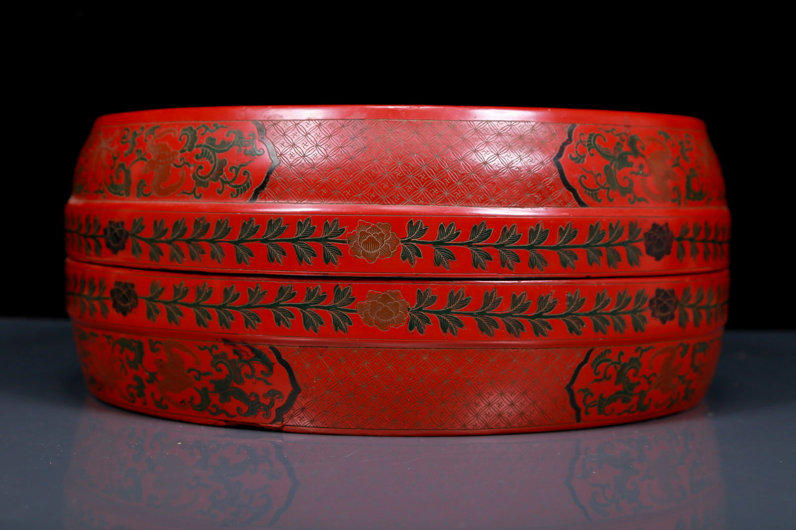A Rare Carved Red Lacquer Dragon Pattern Box - 3