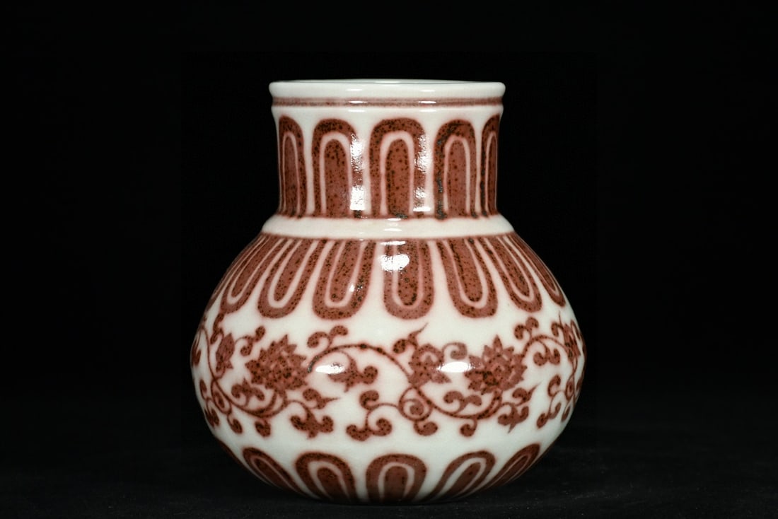 An Exquisite Underglaze-Red Lotus PatternPot - 2