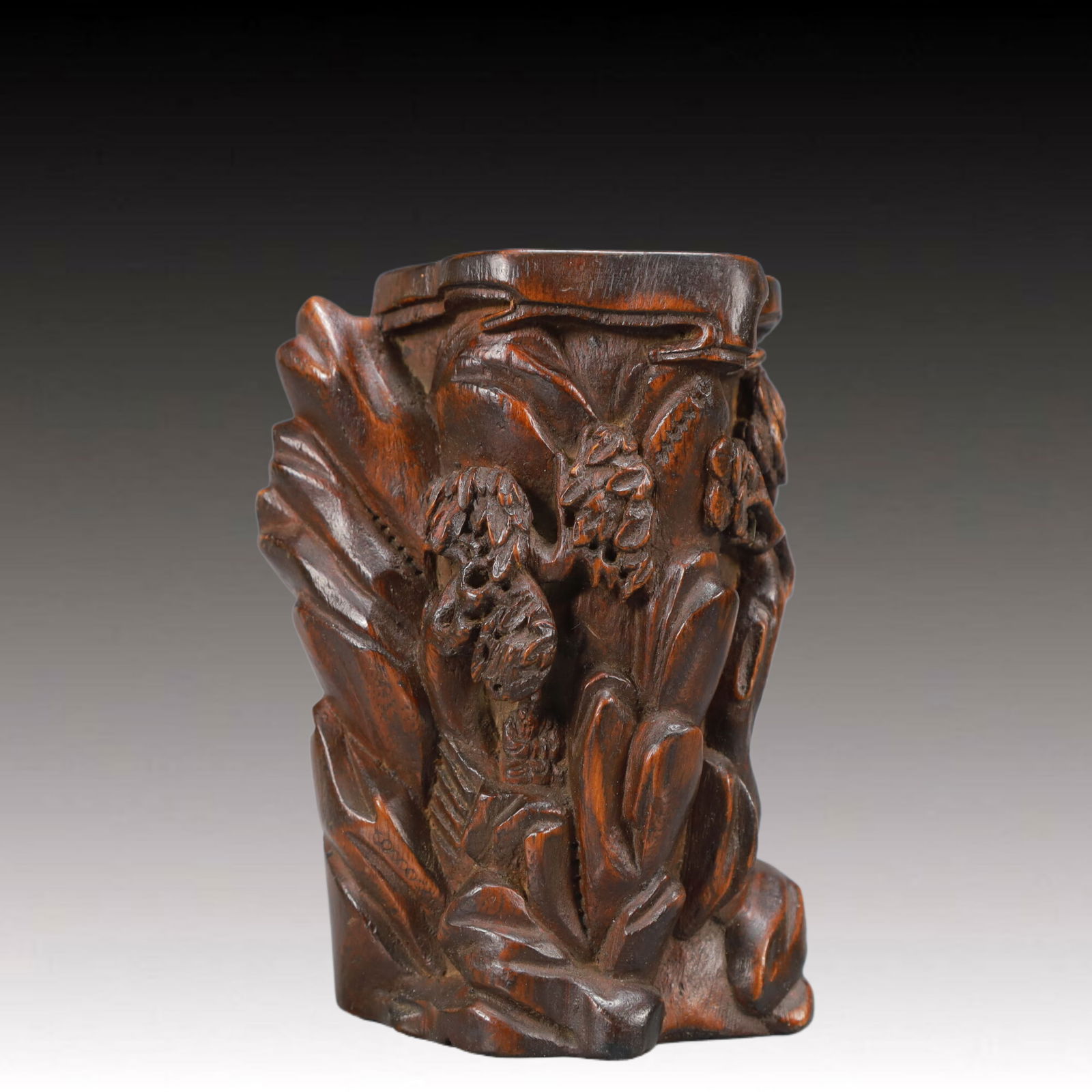 An Exquisite Eaglewood Figure Pattern Brush Pot - 4