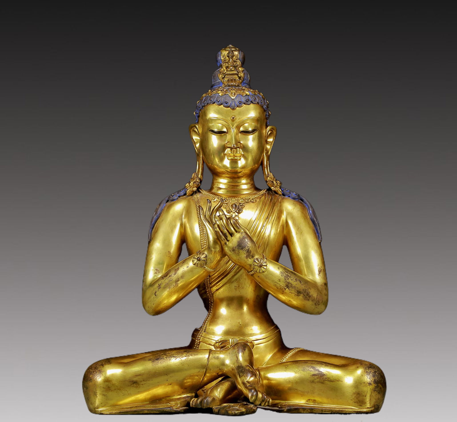 A Solemn Gilt Bronze Statue of Avalokitesvara: A Solemn Gilt Bronze Statue of Avalokitesvara,Ming Dynasty, China,Size:16.9inx12.6inx22.8in,Weight:60.80kg 铜鎏金观音像，明代