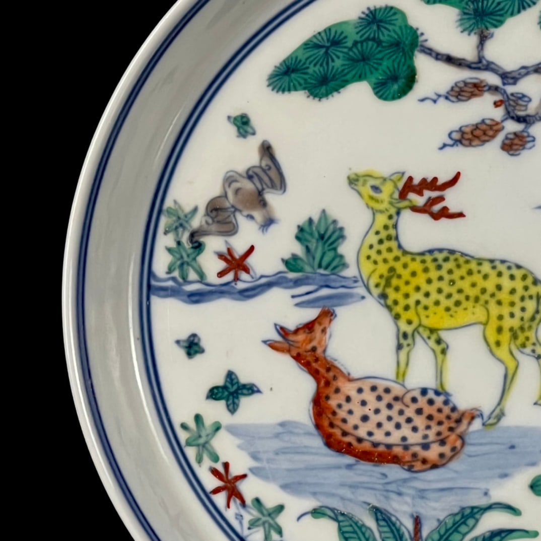 An Exquisite Doucai Pine and Deer Pattern Plate - 4