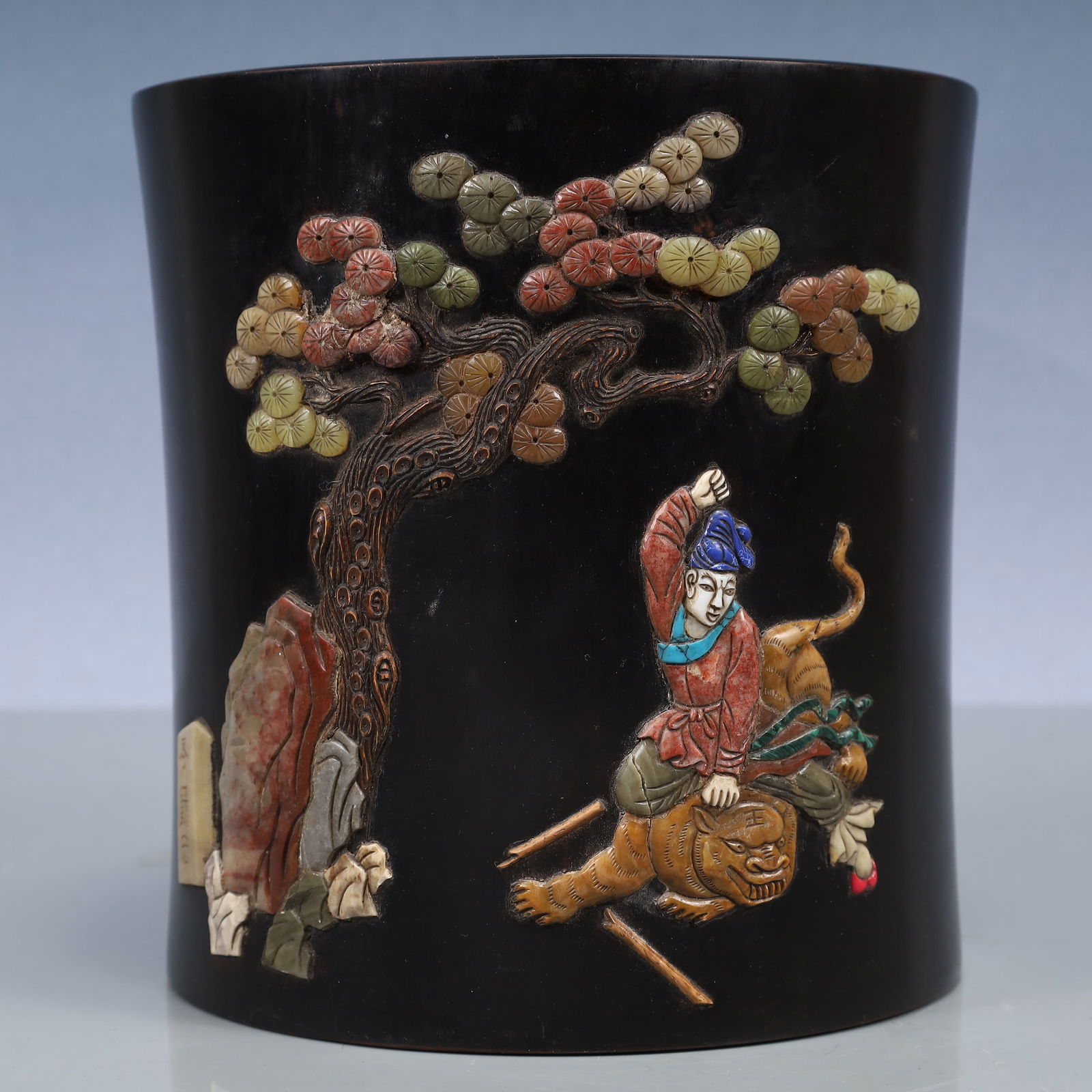 An Exquisite Zitanwood Character and Story Pattern Brush Pot,Inlaid Gems,With Poem: An Exquisite Zitanwood Character and Story Pattern Brush Pot,Inlaid Gems,With Poem,Qing Dynasty, China,Qianlong Four-character Mark,Size:7.3inx7.7in,Weight:2000g 