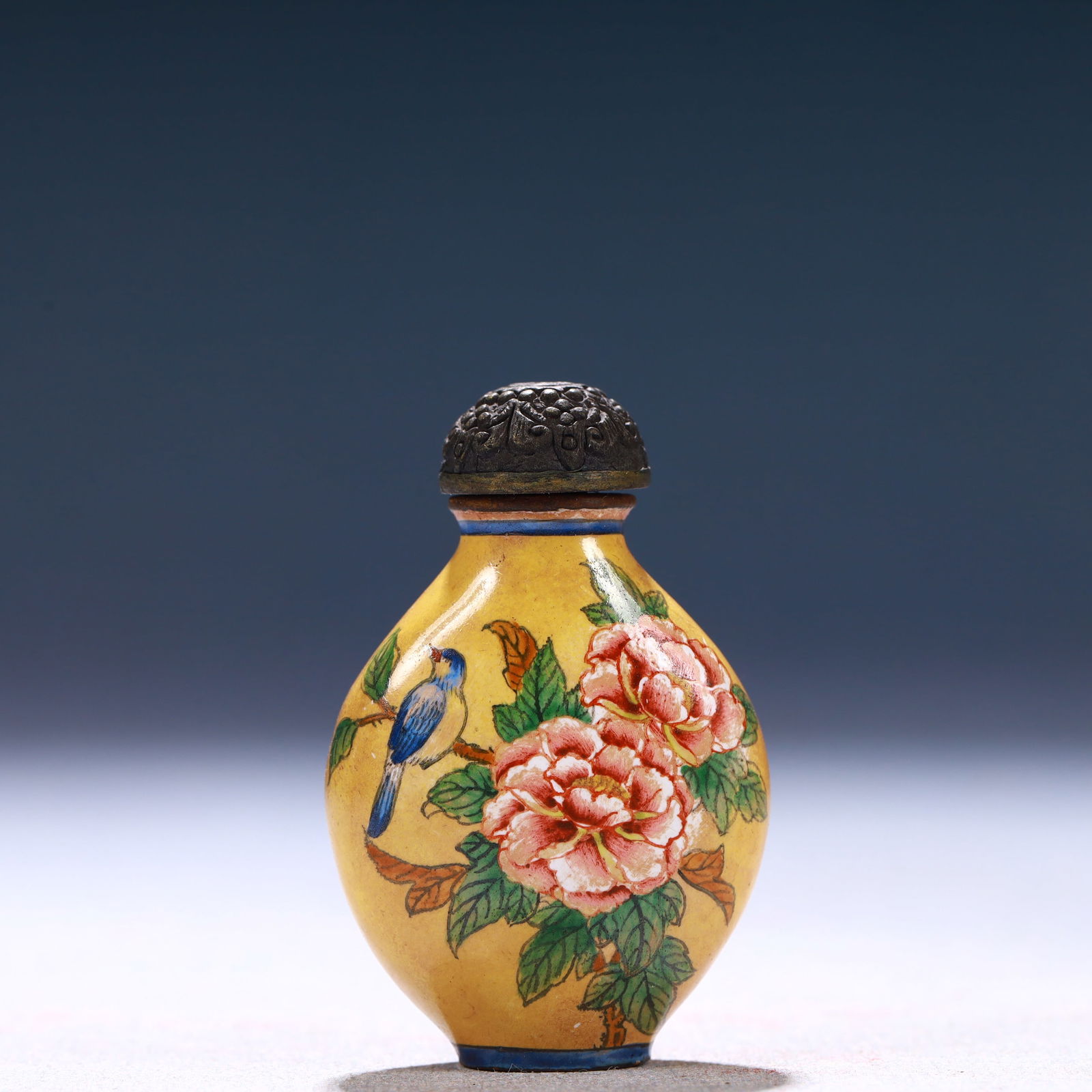 An Exquisite Painted Enamel Flower and Bird Pattern Snuff Bottle: An Exquisite Painted Enamel Flower and Bird Pattern Snuff Bottle,Qing Dynasty, China,Qianlong Four-character Mark,Size:1.2inx0.4inx2in,Weight:31g 