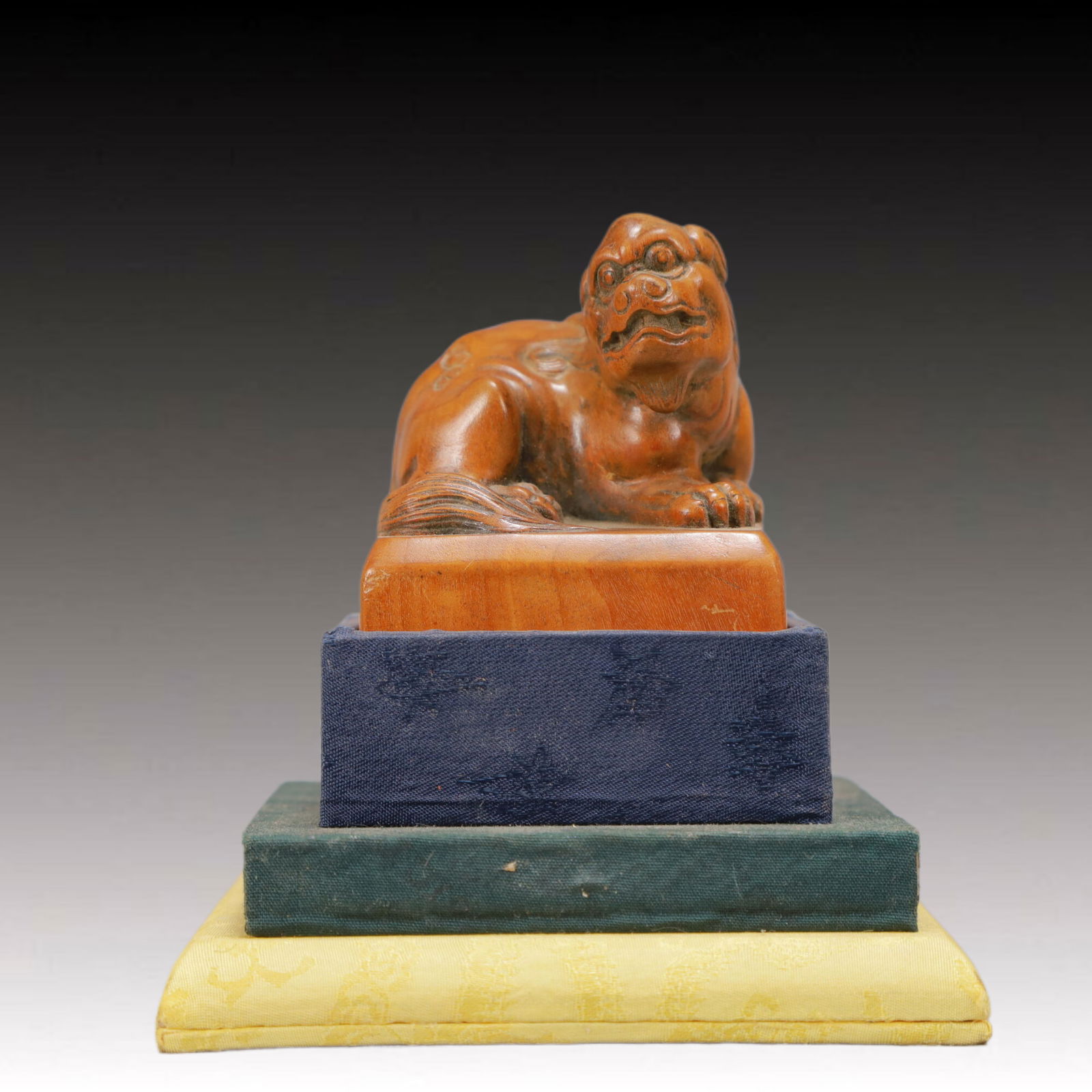 An Exquisite Boxwood Unicorn Seal: An Exquisite Boxwood Unicorn Seal,Qing Dynasty,China,Size:2inx2inx2.6in,Weight:100g 黄杨木独角兽印章,中国清代