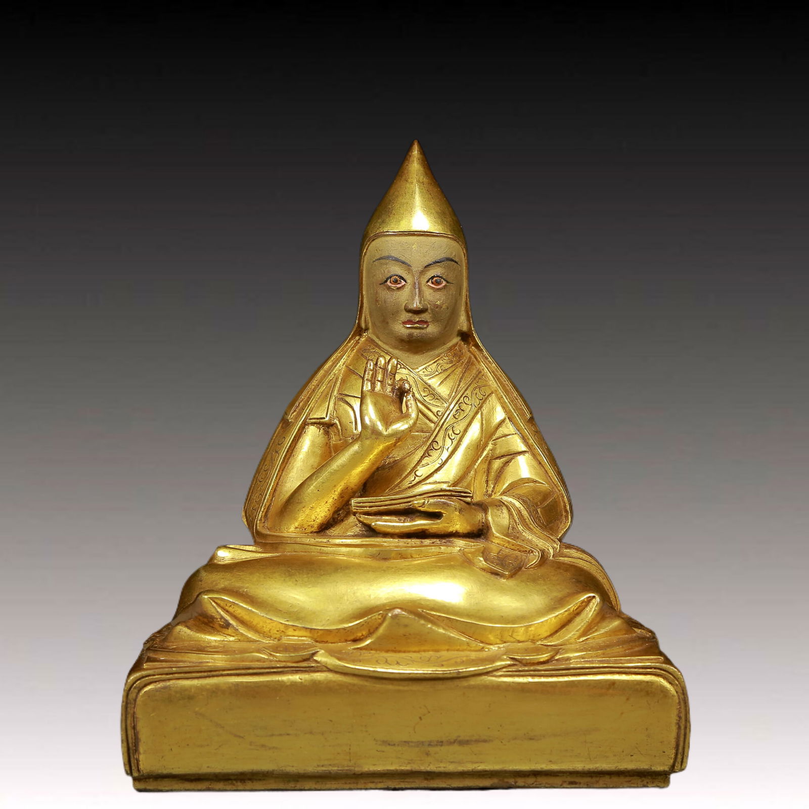 A Solemn Gilt Bronze Statue of Guru: A Solemn Gilt Bronze Statue of Guru,Ming Dynasty, China,Size:5.5inx4.3inx6.7in,Weight:2695g 铜鎏金上师像，明代