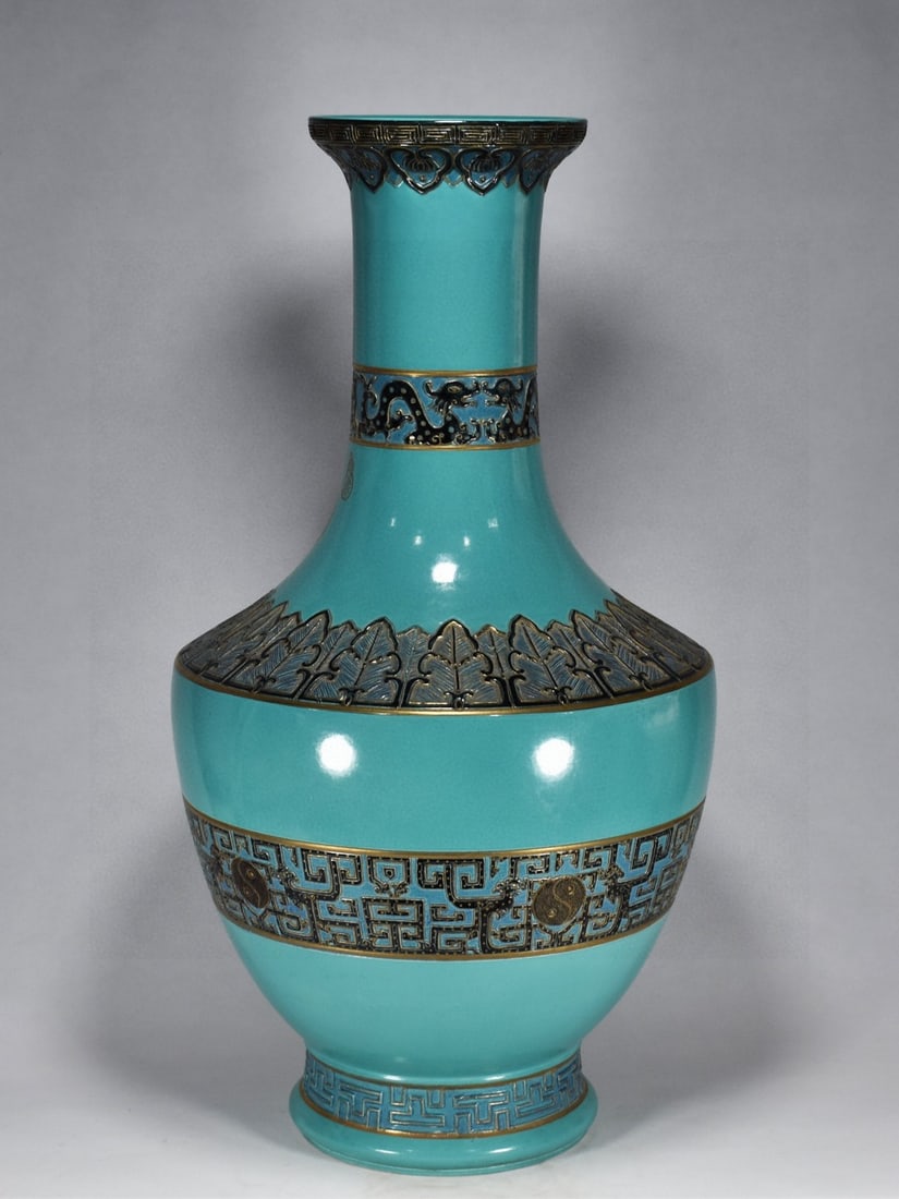 A Huge Guan yao Turquoise Glazed Painted Gold Trigram and Dragon Pattern Vase: A Huge Guan yao Turquoise Glazed Painted Gold Trigram and Dragon Pattern Vase,Qing Dynasty, China,Qianlong Six-character Mark,Size:26inx14.2in 官窑松石绿釉描&