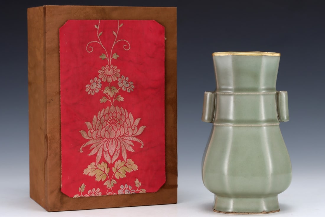 An Exquisite Longquan yao Celadon Glazed Cover with Gold Double-Ears Vase,with an Imperial Poem by: An Exquisite Longquan yao Celadon Glazed Cover with Gold Double-Ears Vase,with an Imperial Poem by Emperor Qianlong,Song Dynasty, China,Size:9.3inx5.1in 