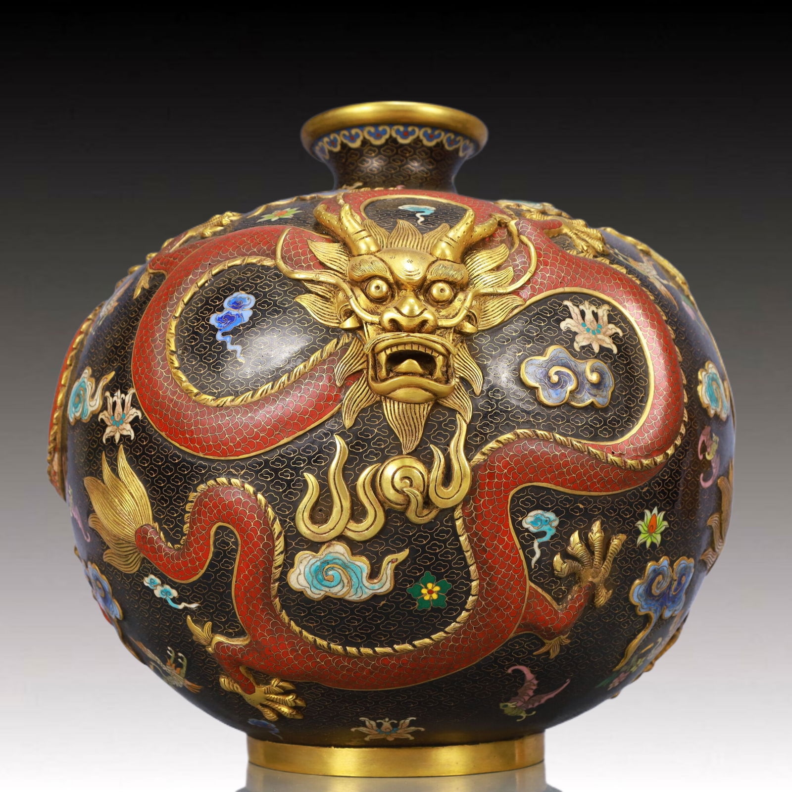 A Rare Cloisonne Dragon Pattern Vase (1 of 7)