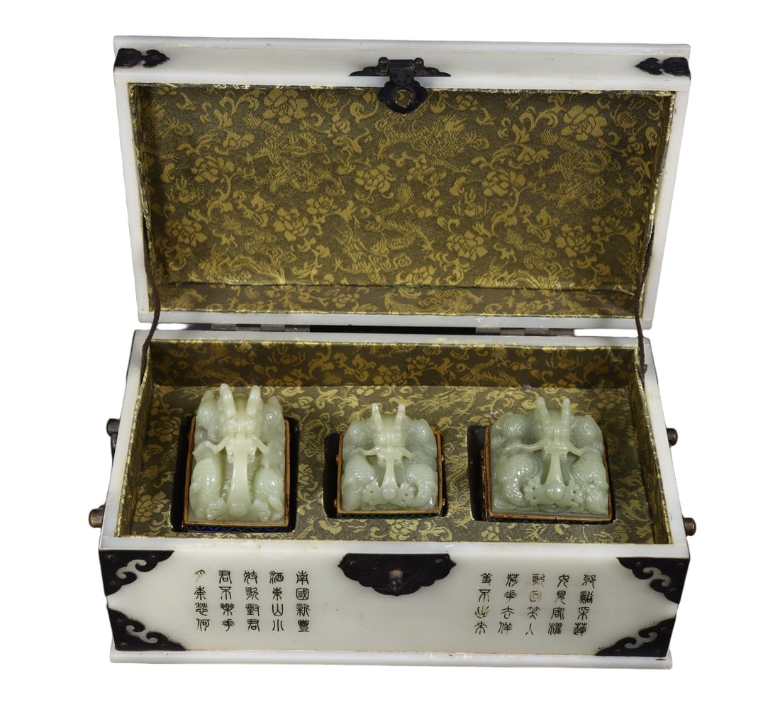 A Set of Fine Filigree and Gilding Inlaid White Jade Dragon Pattern Seals,Inlaid Gems: A Set of Fine Filigree and Gilding Inlaid White Jade Dragon Pattern Seals,Inlaid Gems,Qing Dynasty,China,Qianlong Four-character Mark,Size:(Box)4.7inx11inx5.9in,3.1inx3inx2.2in,2.6inx2.4in,2.6inx2in,T