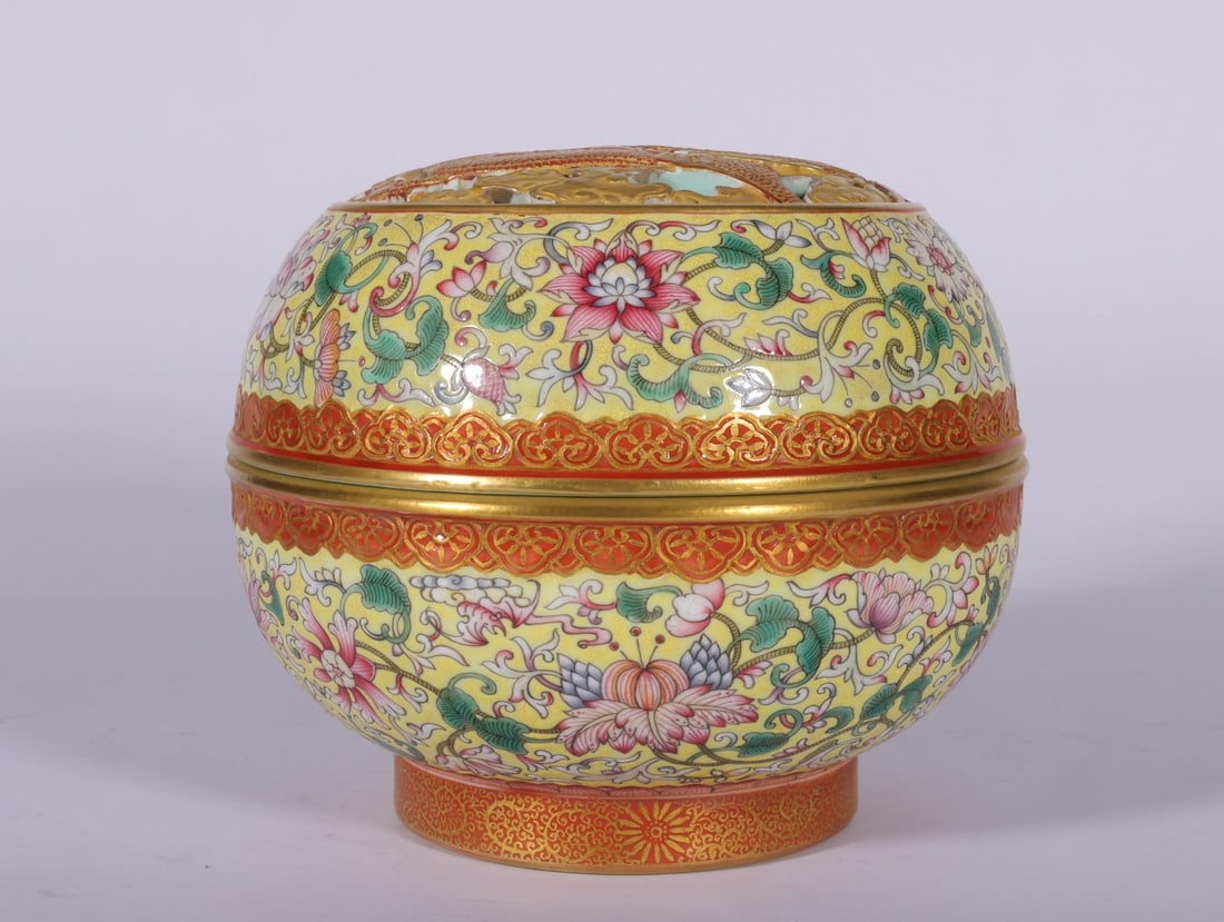 An Exquisite Famille-Rose Yellow Ground Painted Gold Hollow Lotus and Dragon Pattern Box with Cover (1 of 8)