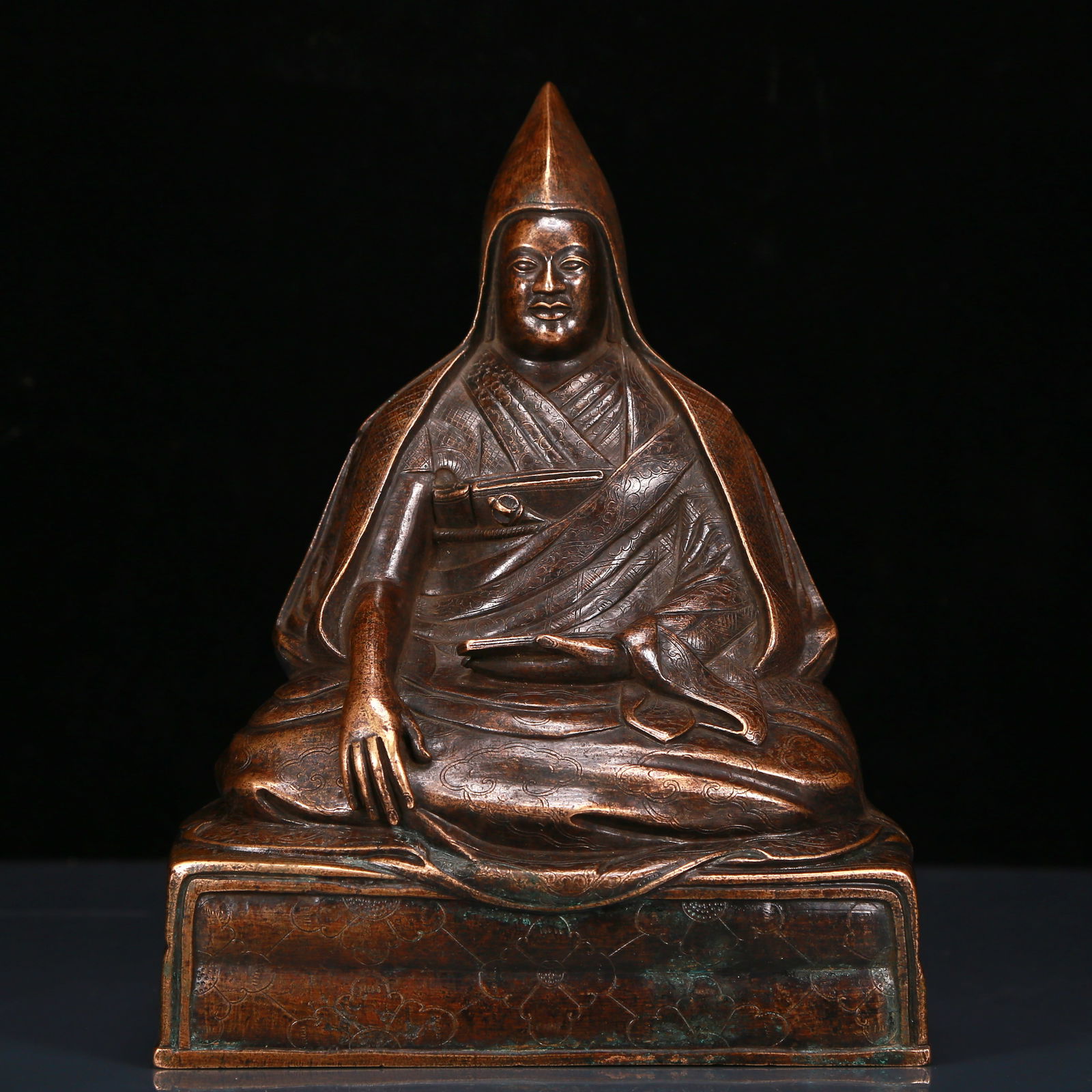 An Exquisite Alloy Copper Statue of Guru: An Exquisite Alloy Copper Statue of Guru,With Inscription,Ming Dynasty, China,Size:6.7inx5.1inx9.1in,Weight:4480g 合金铜经书上师像，带໤