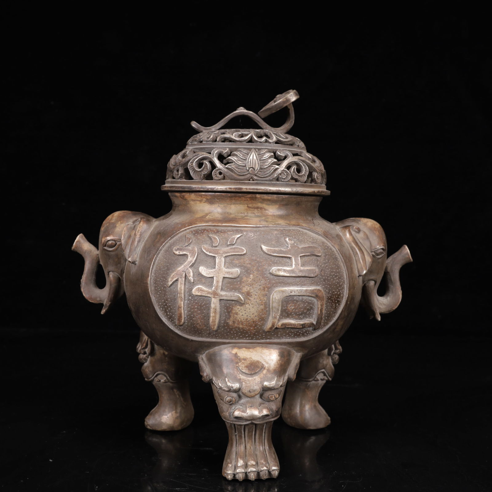 An Exquisite Silver Flower Pattern Double-Ears and Tripod Censer: An Exquisite Silver Flower Pattern Double-Ears and Tripod Censer,Ming Dynasty,China,Xuande Four-Character Mark,Size:9.1inx9.8inx9.8in,Weight:2150g 