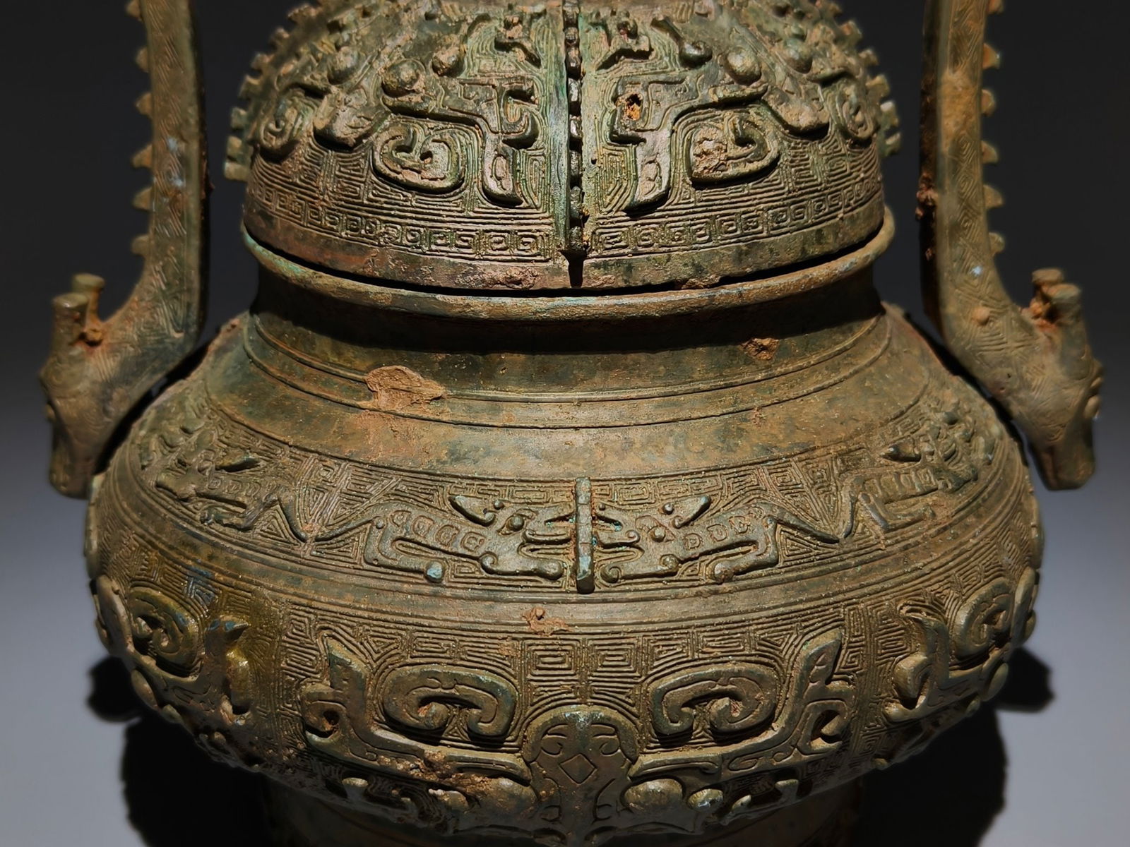 An Archaic Bronze Beast-Face Pattern Ewer - 2