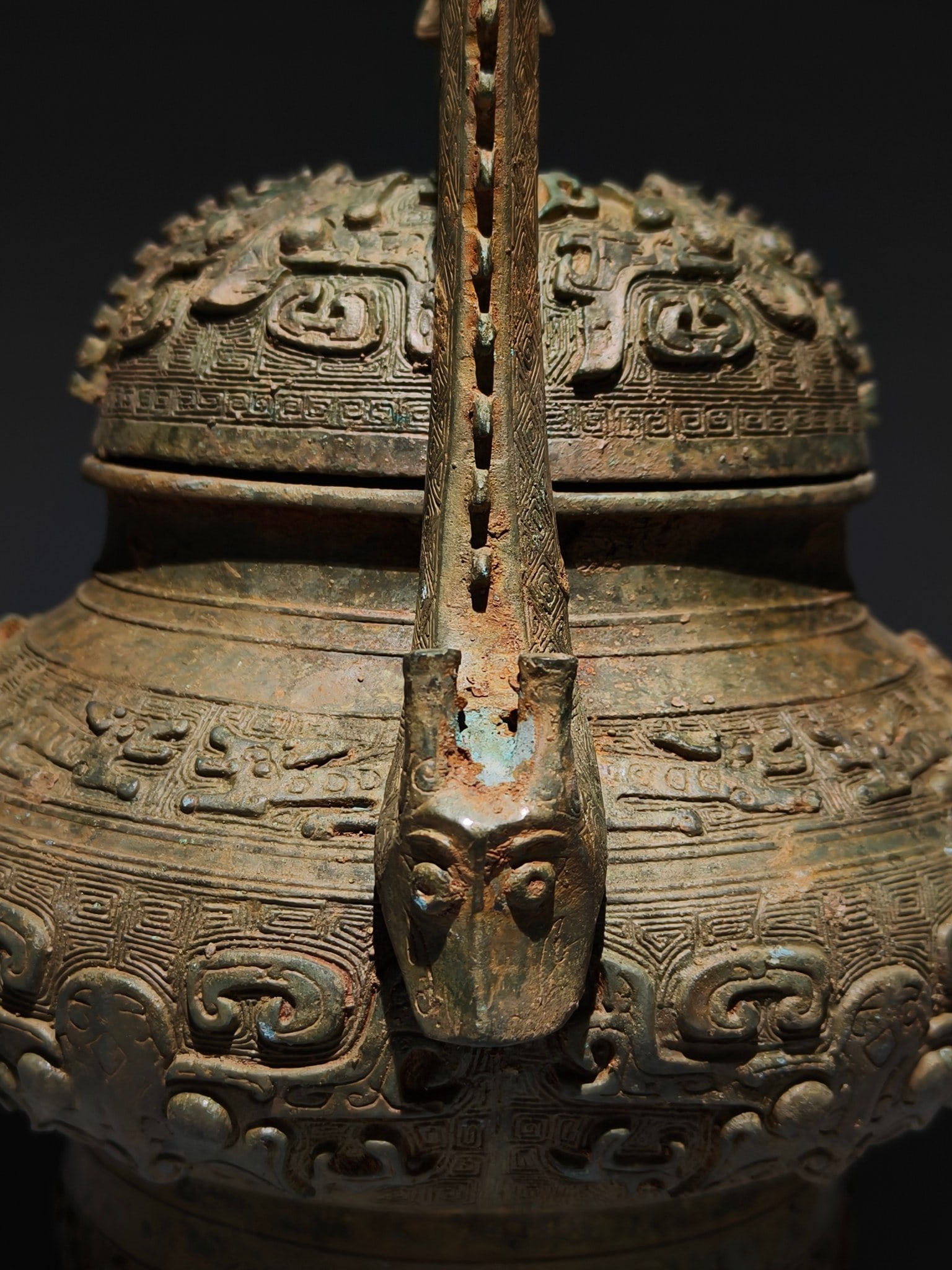 An Archaic Bronze Beast-Face Pattern Ewer - 4