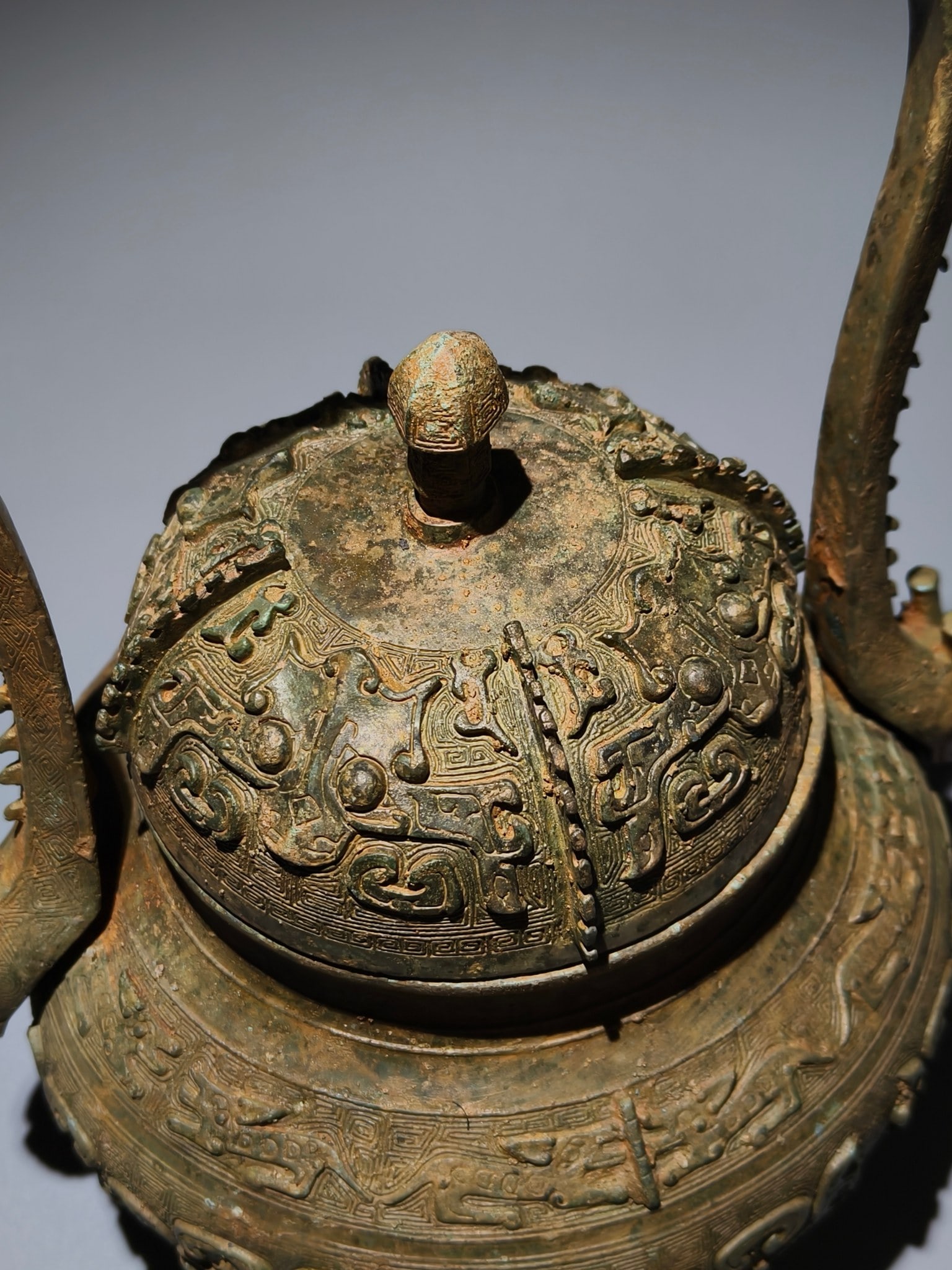 An Archaic Bronze Beast-Face Pattern Ewer - 7