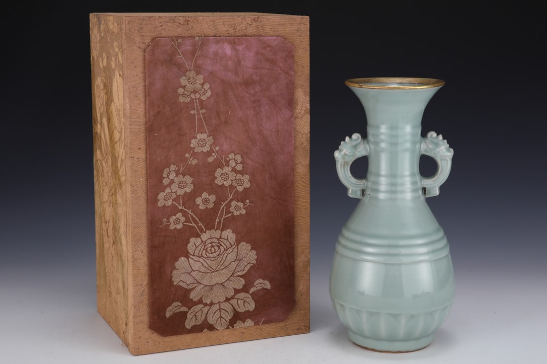 A Rare Longquan yao Cover with Gold Beast-Ears Vase: A Rare Longquan yao Cover with Gold Beast-Ears Vase,Song Dynasty, China,Royal Court Mark,Size:11.9inx5.6in 